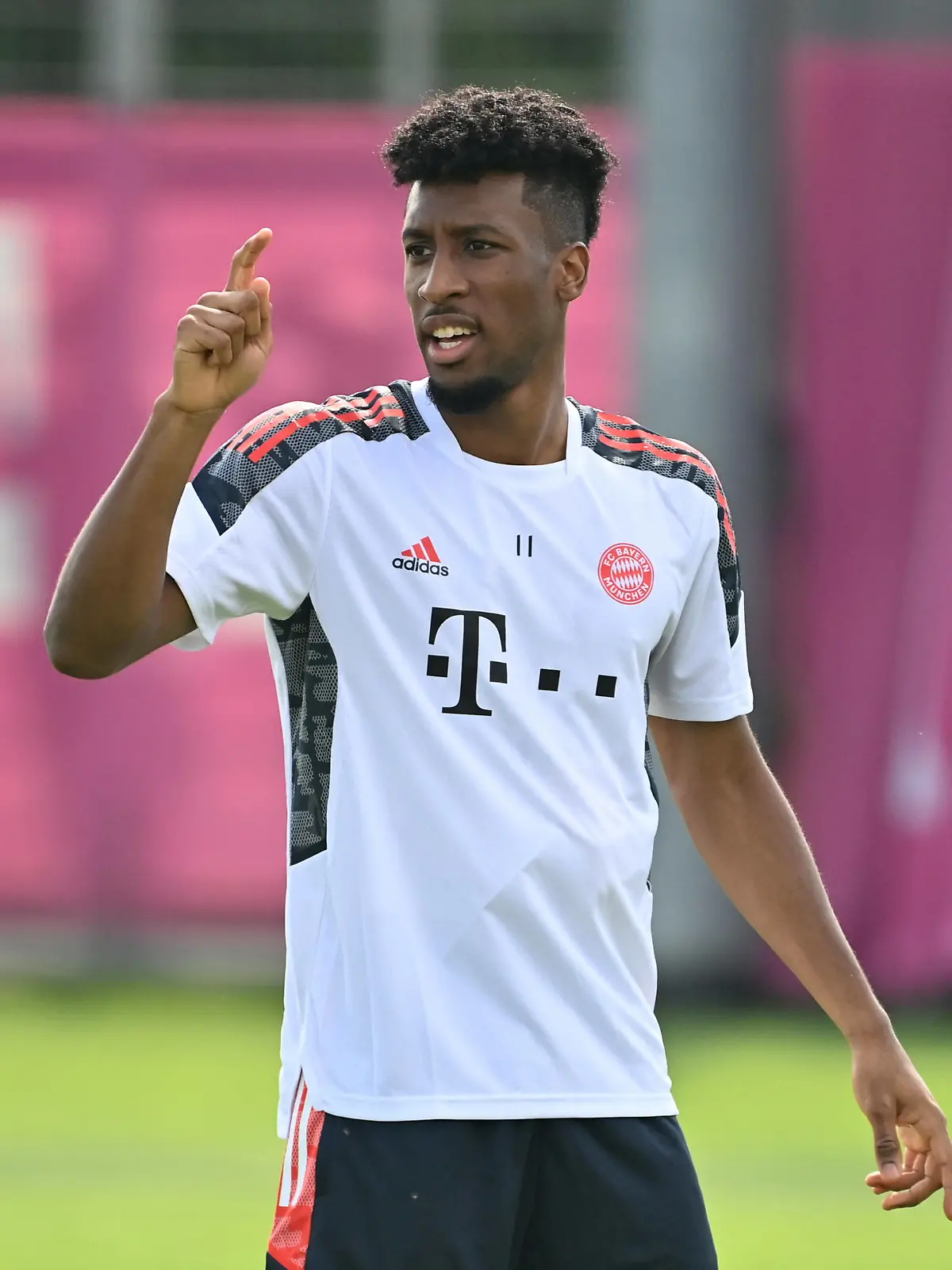 Kingsley COMAN Bayern Muenchen, Gestik,gibt Anweisungen, Aktion,Einzelbild,angeschnittenes Einzelmotiv,Halbfigur,halbe Figur. Abschlusstraining vor dem CL Spiel- FC Barcelona, Barca - FC Bayern Muenchen am 13.09.2021 Fussball Champions League. DFL REGULATIONS PROHIBIT ANY USE OF PHOTOGRAPHS AS IMAGE SEQUENCES AND/OR QUASI-VIDEO. Foto:Marco Donato/FC Bayern Muenchen  *** Kingsley COMAN Bayern Muenchen , gestures,gives instructions, action,single image,cropped single image,half figure,half figure final training before the CL match FC Barcelona FC Bayern Muenchen on 13 09 2021 Football Champions League DFL REGULATIONS PROHIBIT ANY USE OF PHOTOGRAPHS AS IMAGE SEQUENCES AND OR QUASI VIDEO Foto Marco Donato FC Bayern Muenchen