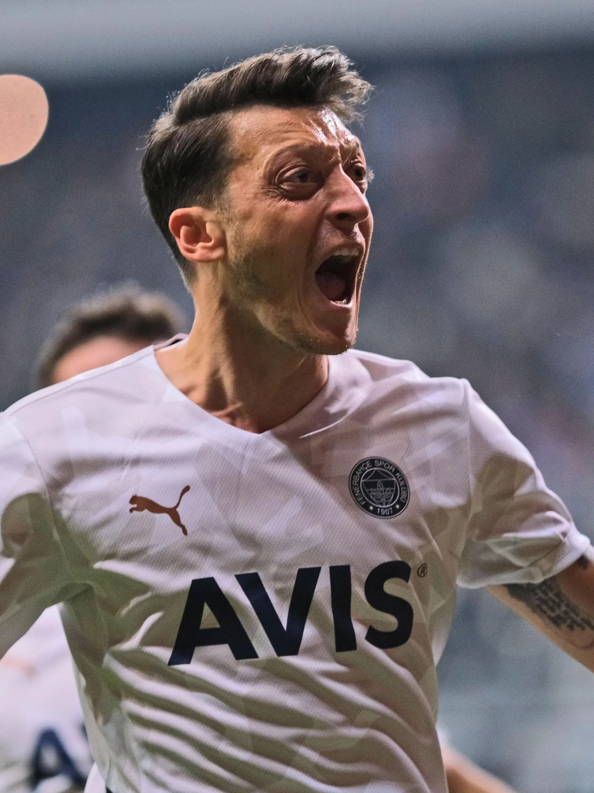 Mesut Oezil (Fenerbahce Istanbul,#10) bejubelt seinen Treffer zum 0-1 beim Spiel Eintracht Frankfurt vs. Fenerbahce Istanbul in der Uefa Europa League am 16.09.2021 Foto: Eibner-Pressefoto/Michael Bermel