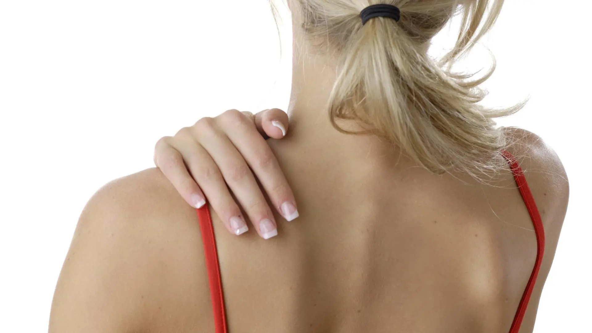 Blondes Model mit der Hand auf der Schulter | blond model with her hand on her