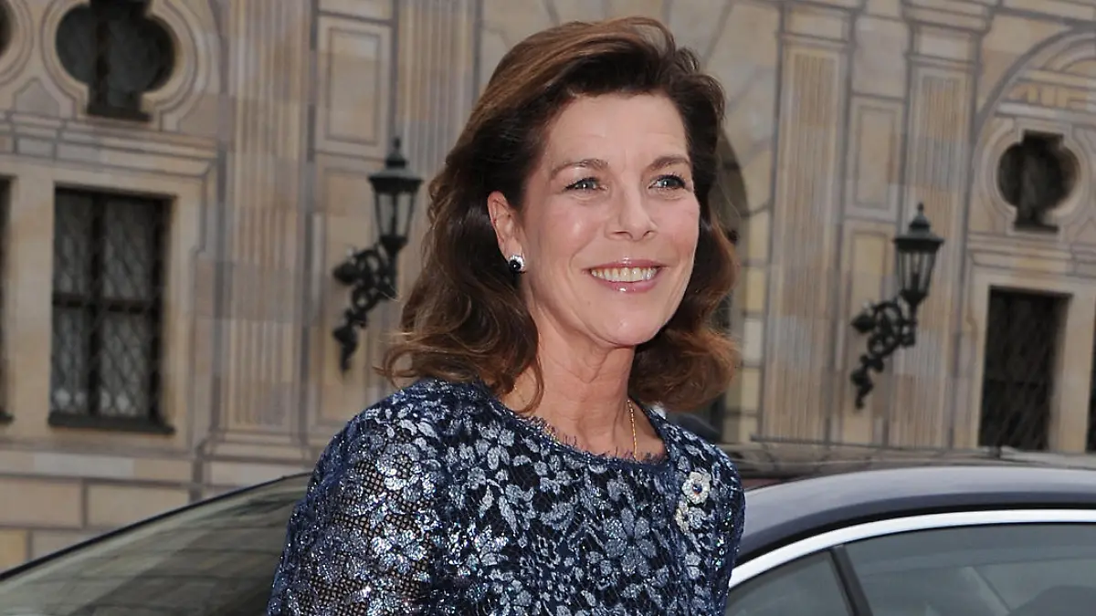 Caroline Prinzessin von Hannover kommt am 14.06.2016 zum Benefizdinner zugunsten von Amade Mondiale und der Roland Berger Stiftung im Kaisersaal der Residenz in München (Bayern). Die Prinzessin will mit ihrem Besuch Spenden für ihre Kinderhilfsorganisation Amade Mondiale sammeln, die ihre Mutter 1963 ins Lebengerufen hat. Foto: Ursula Düren/dpa