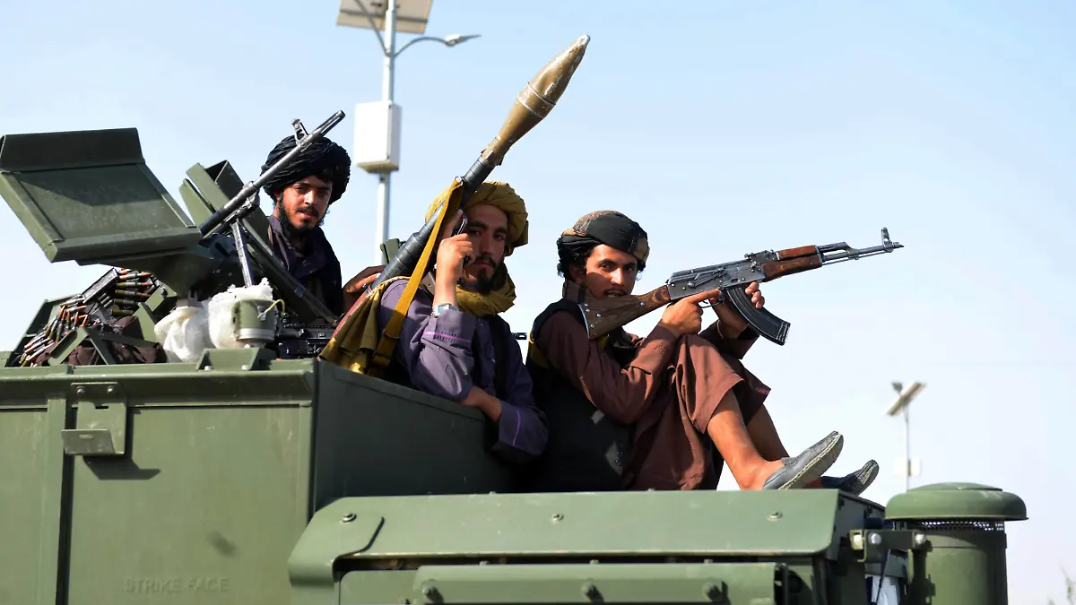 Afghanistan, Taliban in Kandahar 210902 -- KANDAHAR, Sept. 2, 2021 -- Taliban members are seen on a military vehicle on the street in Kandahar city, southern Afghanistan, Sept. 1, 2021. Photo by /Xinhua AFGHANISTAN-KANDAHAR-TALIBAN SanaullahxSeaim PUBLICATIONxNOTxINxCHN