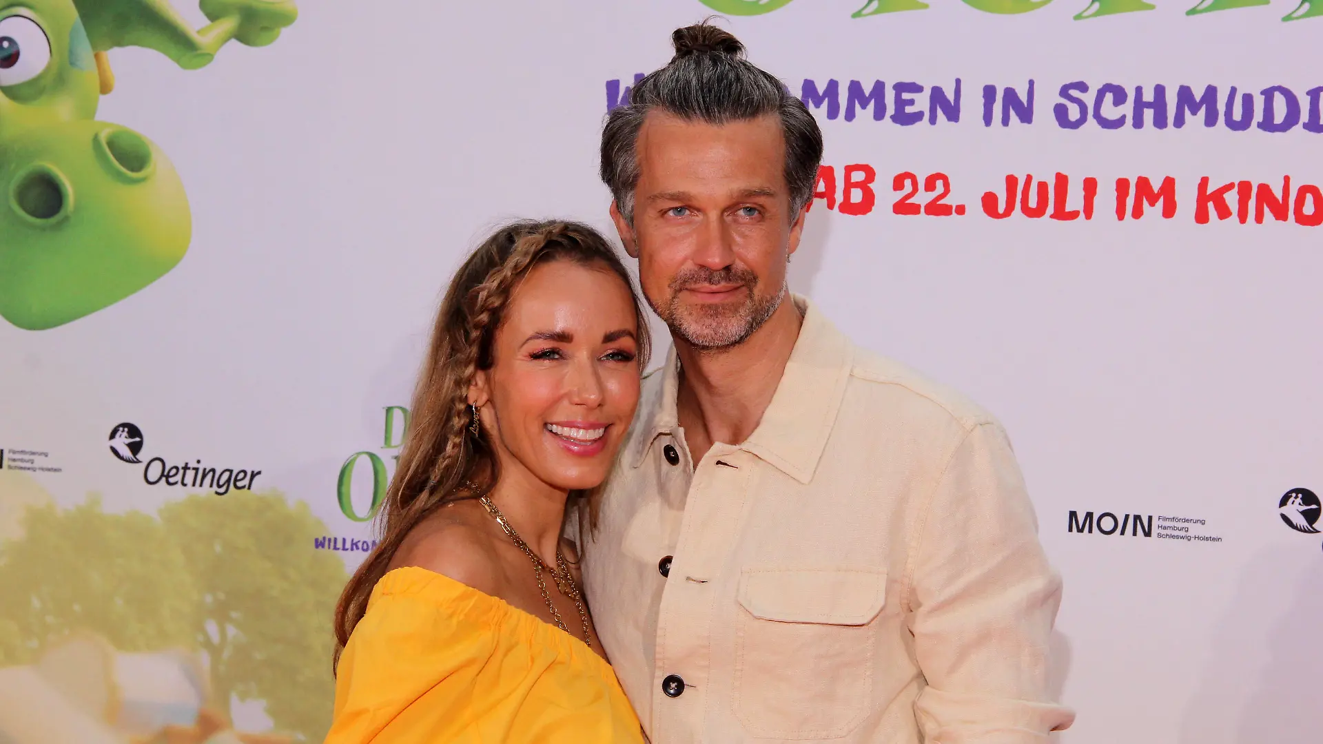Hamburg der 18.07.2021, Annemarie Carpendale mit Ehemann Wayne Carpendale bei der Premiere des Kinofims Die Olchis - Willkommen in Schmuddelfing in den Zeise Kinos. Deutschlandpremiere des Films Die Olchis - Willkommen in Schmuddelfing in Hamburg mit Annemarie und Wayne Carpendale, Hamburg Hamburg Deutschland Hamburg-Ottensen *** Hamburg the 18 07 2021, Annemarie Carpendale with husband Wayne Carpendale at the premiere of the movie Die Olchis Willkommen in Schmuddelfing in the Zeise Kinos Germany premiere of the movie Die Olchis Willkommen in Schmuddelfing in Hamburg with Annemarie and Wayne Carpendale, Hamburg Hamburg Germany Hamburg Ottensen