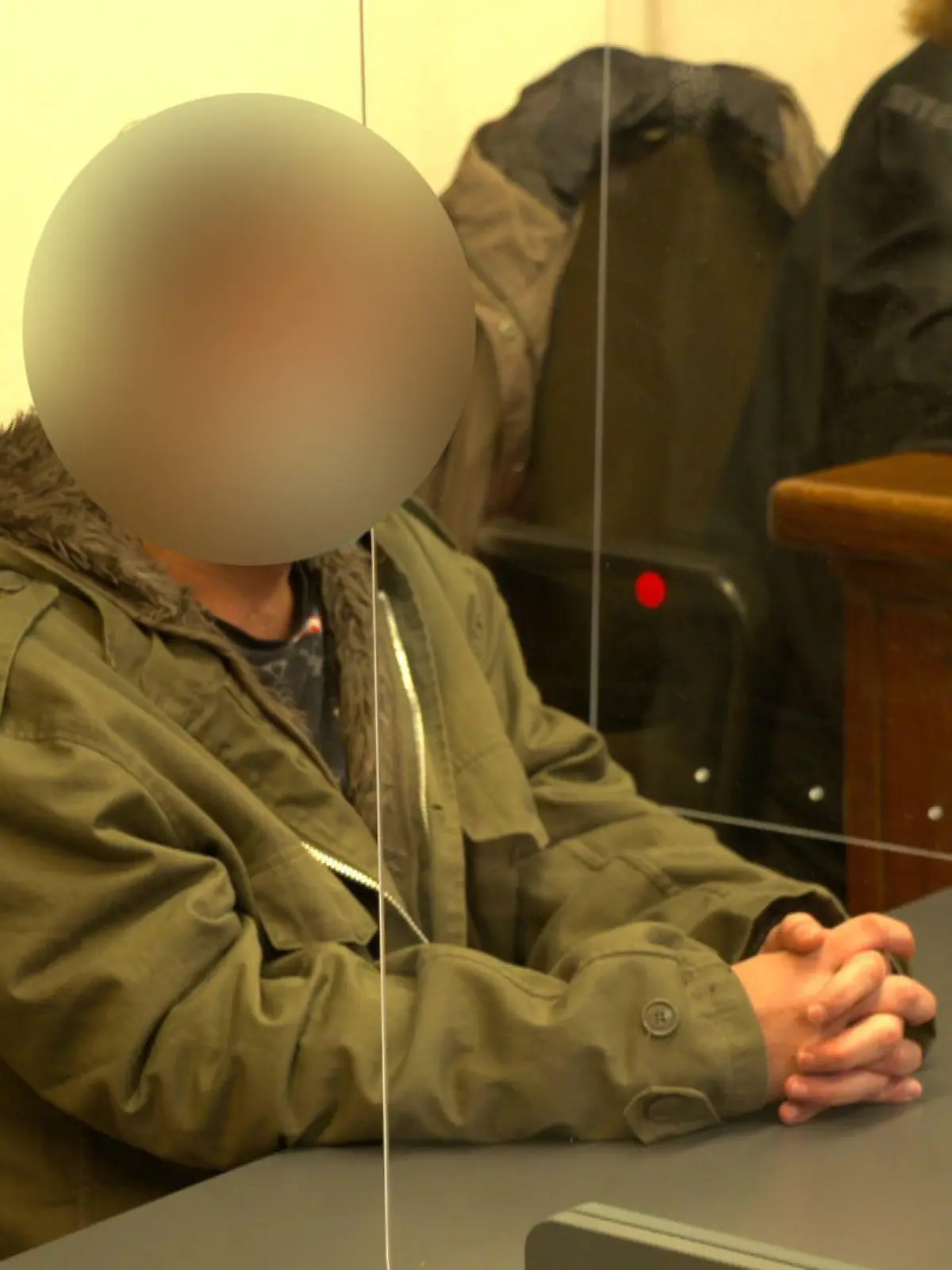 Mann lässt seine schwangere Freundin verprügeln und wehrt sich gegen das Urteil