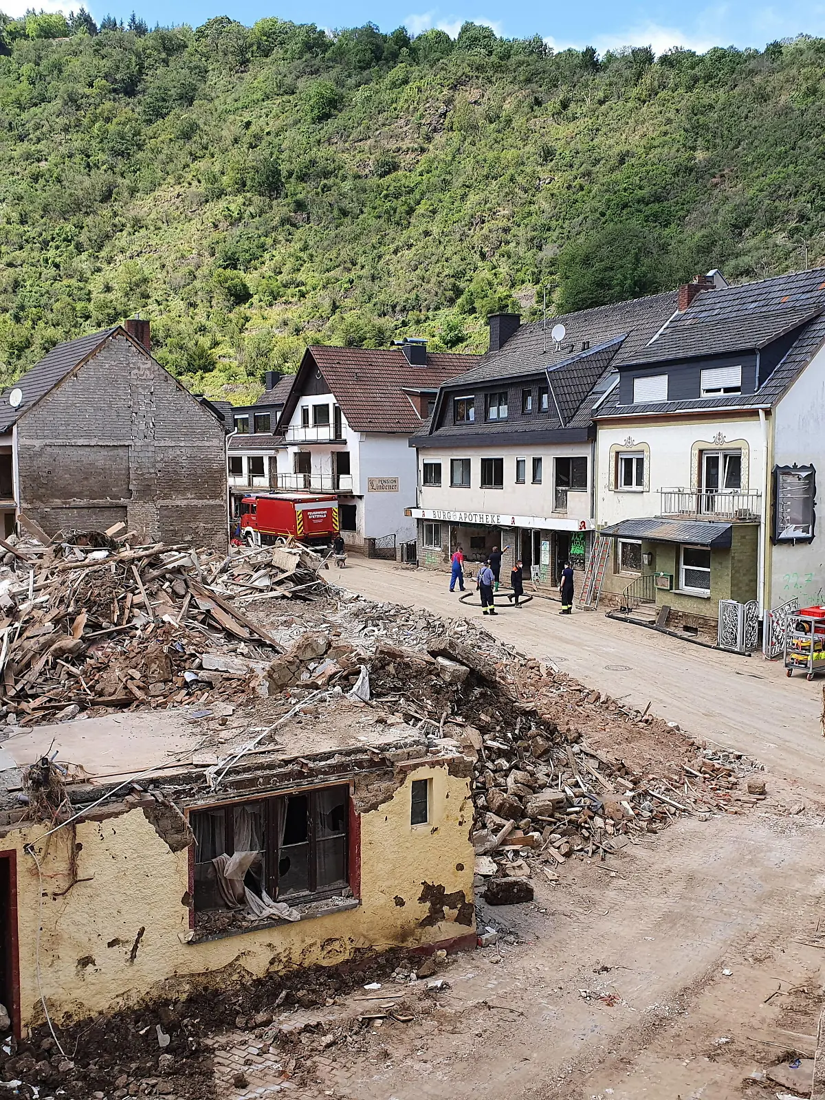  Altenahr Themenfoto: Naturkatastrophe, Hochwasser, Rheinland-Pfalz, Altenahr, 30.07.2021 Die Flutkatastrophe hat Schäden unfassbaren Ausmasses hinterlaseen, hier im Weinort Altenahr, Themenfoto: Naturkatastrophe, Hochwasser, Rheinland-Pfalz, Eifel, Altenahr - *** Altenahr theme photo natural disaster, flood, Rhineland-Palatinate, Altenahr, 30 07 2021 The flood disaster has left behind damages of unimaginable extent, here in the wine village Altenahr, theme photo natural disaster, flood, Rhineland-Palatinate, Eifel, Altenahr Copyright: xAugstx/xEibner-Pressefotox EP_jat