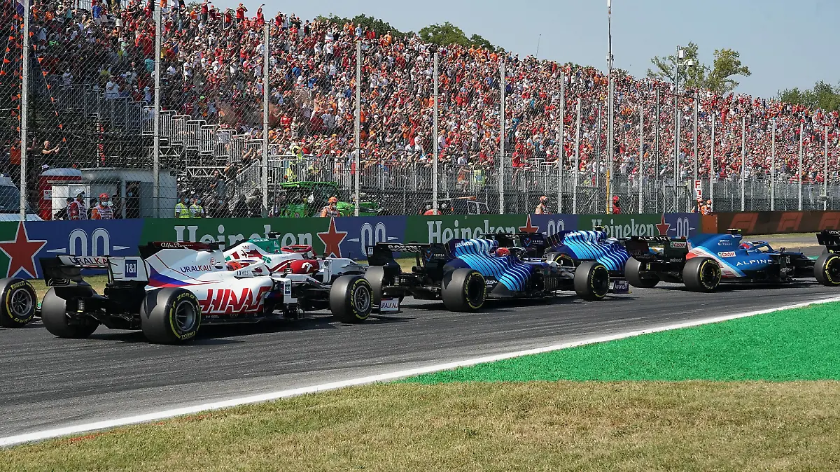 FORMULA 1 HEINEKEN GRAN PREMIO D ITALIA 2021 / 12.09.2021, Autodromo Nazionale di Monza, Monza, FORMULA 1 HEINEKEN GRAN PREMIO D ITALIA 2021 ,im Bild Rennstart: Esteban Ocon FRA 31, Alpine F1 Team, Nicholas Latifi CAN 6, Williams Racing, George Russel GBR 63, Williams Racing, Nikita Mazepin RUS 9, Haas F1 Team, Robert Kubica POL 88, Alfa Romeo Racing ORLEN *** FORMULA 1 HEINEKEN GRAN PREMIO D ITALIA 2021 12 09 2021, Autodromo Nazionale di Monza, Monza, FORMULA 1 HEINEKEN GRAN PREMIO D ITALIA 2021 ,in picture race start Esteban Ocon FRA 31 , Alpine F1 Team, Nicholas Latifi CAN 6 , Williams Racing, George Russel GBR 63 , Williams Racing, Nikita Mazepin RUS 9 , Haas F1 Team, Robert Kubica POL 88 , Alfa Romeo Racing ORLEN nordphotoxGmbHx/xBratic nph00250