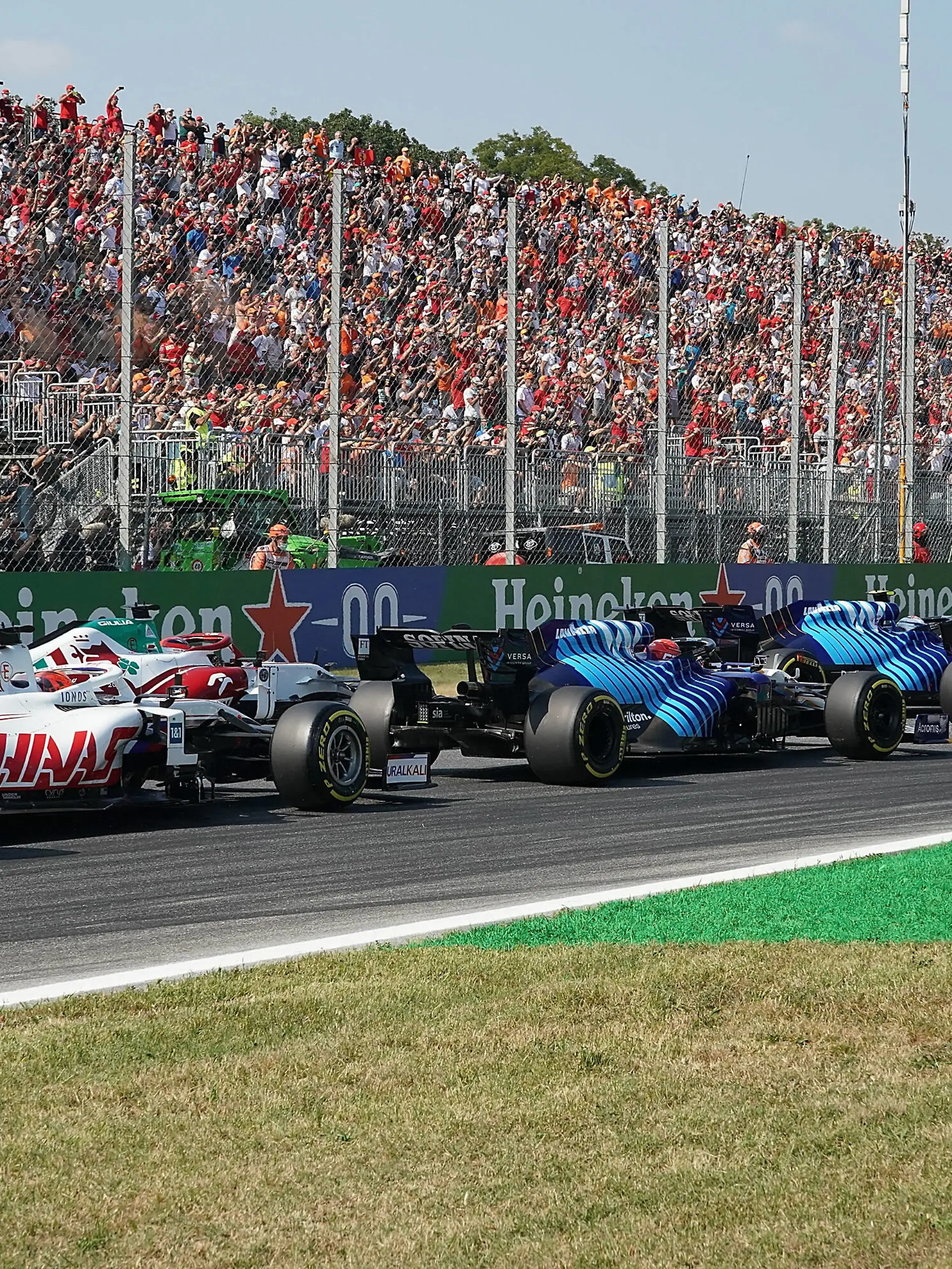 FORMULA 1 HEINEKEN GRAN PREMIO D ITALIA 2021 / 12.09.2021, Autodromo Nazionale di Monza, Monza, FORMULA 1 HEINEKEN GRAN PREMIO D ITALIA 2021 ,im Bild Rennstart: Esteban Ocon FRA 31, Alpine F1 Team, Nicholas Latifi CAN 6, Williams Racing, George Russel GBR 63, Williams Racing, Nikita Mazepin RUS 9, Haas F1 Team, Robert Kubica POL 88, Alfa Romeo Racing ORLEN *** FORMULA 1 HEINEKEN GRAN PREMIO D ITALIA 2021 12 09 2021, Autodromo Nazionale di Monza, Monza, FORMULA 1 HEINEKEN GRAN PREMIO D ITALIA 2021 ,in picture race start Esteban Ocon FRA 31 , Alpine F1 Team, Nicholas Latifi CAN 6 , Williams Racing, George Russel GBR 63 , Williams Racing, Nikita Mazepin RUS 9 , Haas F1 Team, Robert Kubica POL 88 , Alfa Romeo Racing ORLEN nordphotoxGmbHx/xBratic nph00250 