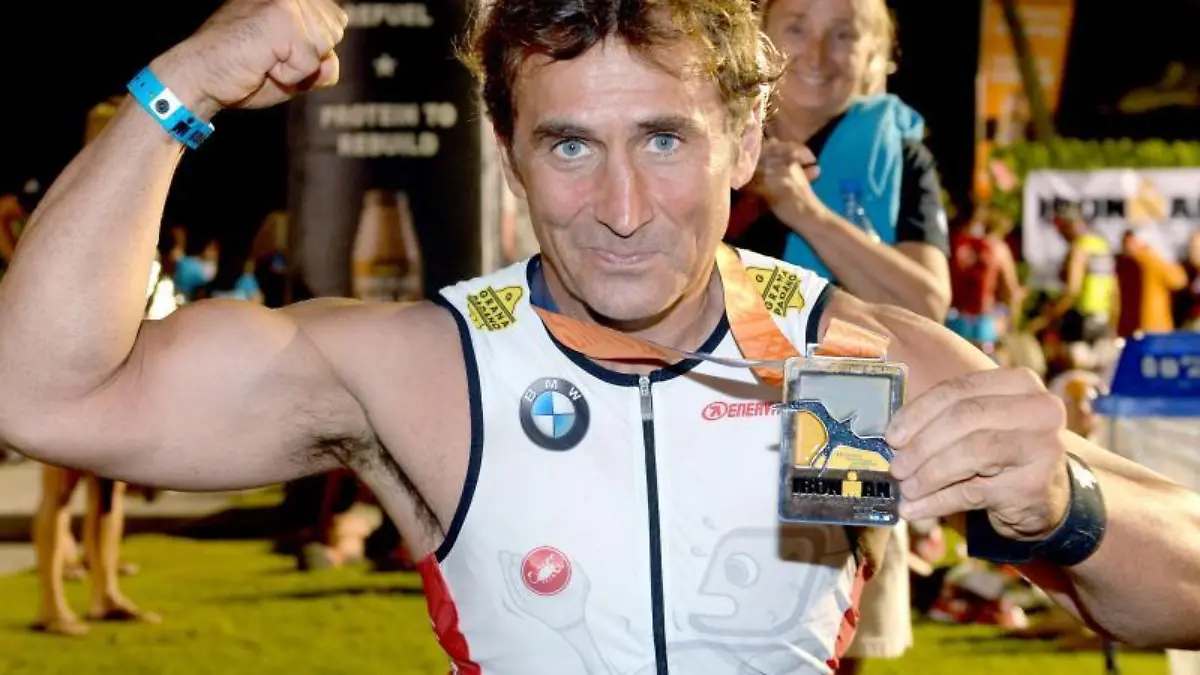 Alessandro Zanardi war nach dem Ironman auf Hawaii überglücklich. Foto: Fabio Bozzani/BMW Group