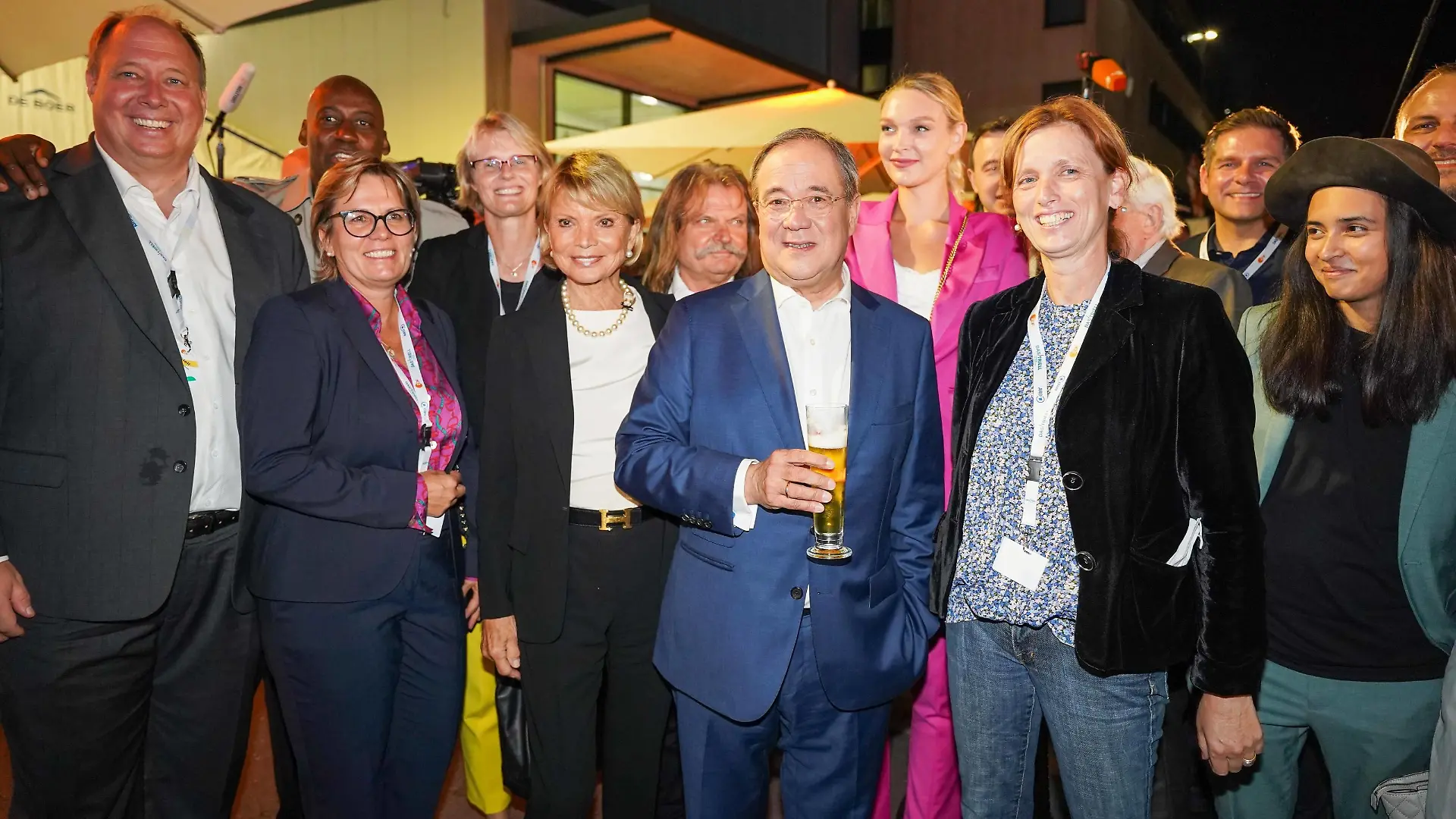 12.09.2021, Berlin, Deutschland, GER, Triell der Kanzlerkandidatin Annalena Baerbock und der Kanzlerkandidaten Olaf Scholz sowie Armin Laschet im Fernsehstudio Adlershof.ARD und ZDF übertragen live.u.a Helge Braun,Uschi Glas,Armin Laschet. *** 12 09 2021, Berlin, Germany, GER, Triell of the chancellor candidate Annalena Baerbock and the chancellor candidates Olaf Scholz as well as Armin Laschet in the television studio Adlershof ARD and ZDF broadcast live among others Helge Braun,Uschi Glas,Armin Laschet