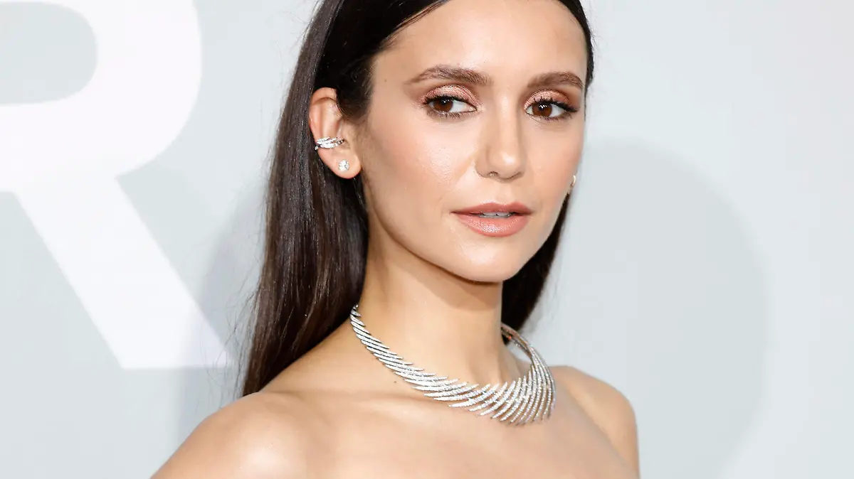 Nina Dobrev bei der 27. amfAR Gala Cannes im Rahmen des Festival de Cannes 2021 / 74. Internationale Filmfestspiele von Cannes in der Villa Eilenroc. Antibes, 16.07.2021 *** Nina Dobrev at the 27 amfAR Gala Cannes as part of the Festival de Cannes 2021 74 Cannes International Film Festival at the Villa Eilenroc Antibes, 16 07 2021 Foto:xD.xBedrosianx/xFuturexImage 