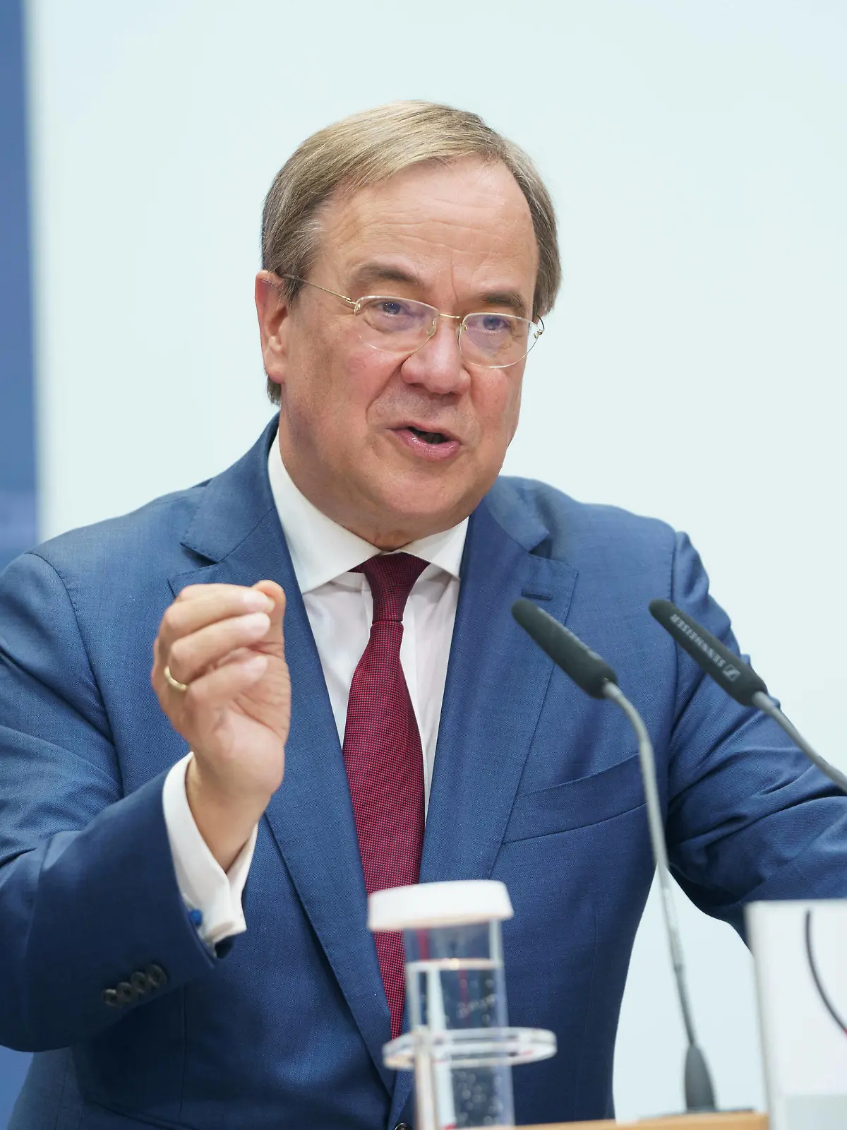  CDU Vorstellung der Agenda für ein sicheres Deutschland Wahlkampf Bundestagswahl 2021 - Armin Laschet, Kanzlerkandidaten der UnionCDU Vorstellung der Agenda für ein sicheres Deutschland Wahlkampf Bundestagswahl 2021 - Armin Laschet, Kanzlerkandidaten der Union, Berlin Berlin Deutschland Konrad-Adenauer-Haus *** CDU Presentation of the Agenda for a Secure Germany Election Campaign Bundestag Election 2021 Armin Laschet, Chancellor Candidate of the Union CDU Presentation of the Agenda for a Secure Germany Election Campaign Bundestag Election 2021 Armin Laschet, Chancellor Candidate of the Union, Berlin Berlin Germany Konrad Adenauer Haus