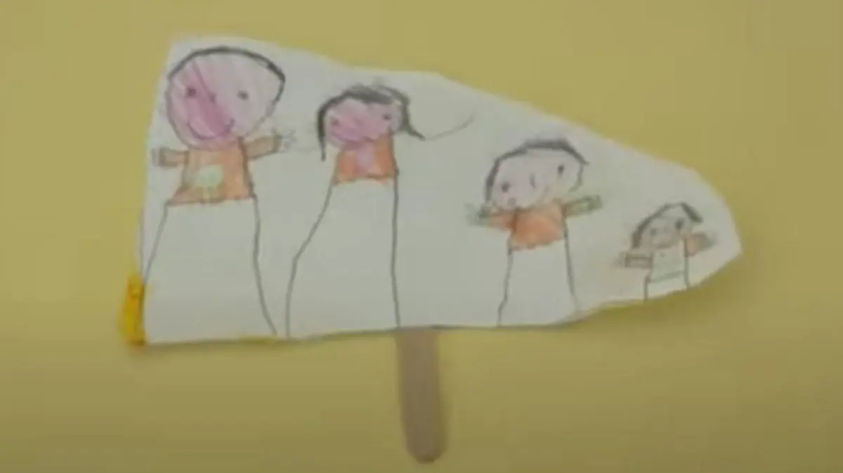 Eitan malt seine Familie