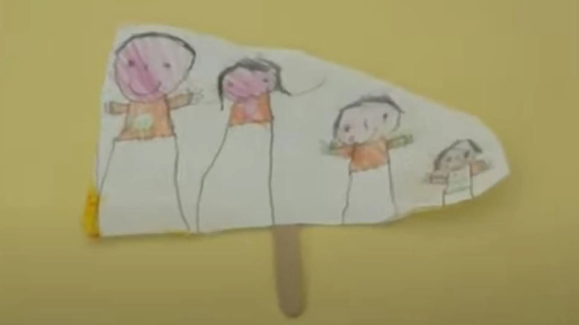 Eitan malt seine Familie