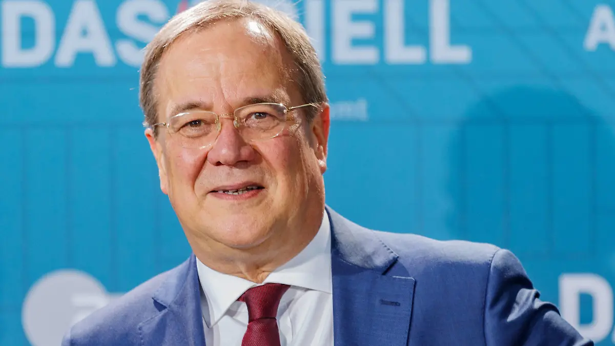 Armin Laschet, Ministerpräsident des Landes Nordrhein-Westfalen, Kanzlerkandidat der CDU/CSU vor der Sendung Porträt, Einzelbild, 12.09.2021, Berlin Deutschland, Politik, TV-Triell Bundestagswahl 2021 *** Armin Laschet, Minister President of the State of North Rhine-Westphalia, candidate for chancellor of the CDU CSU before the broadcast portrait, single image, 12 09 2021, Berlin Germany , politics, TV Triell Bundestagswahl 2021 xprx