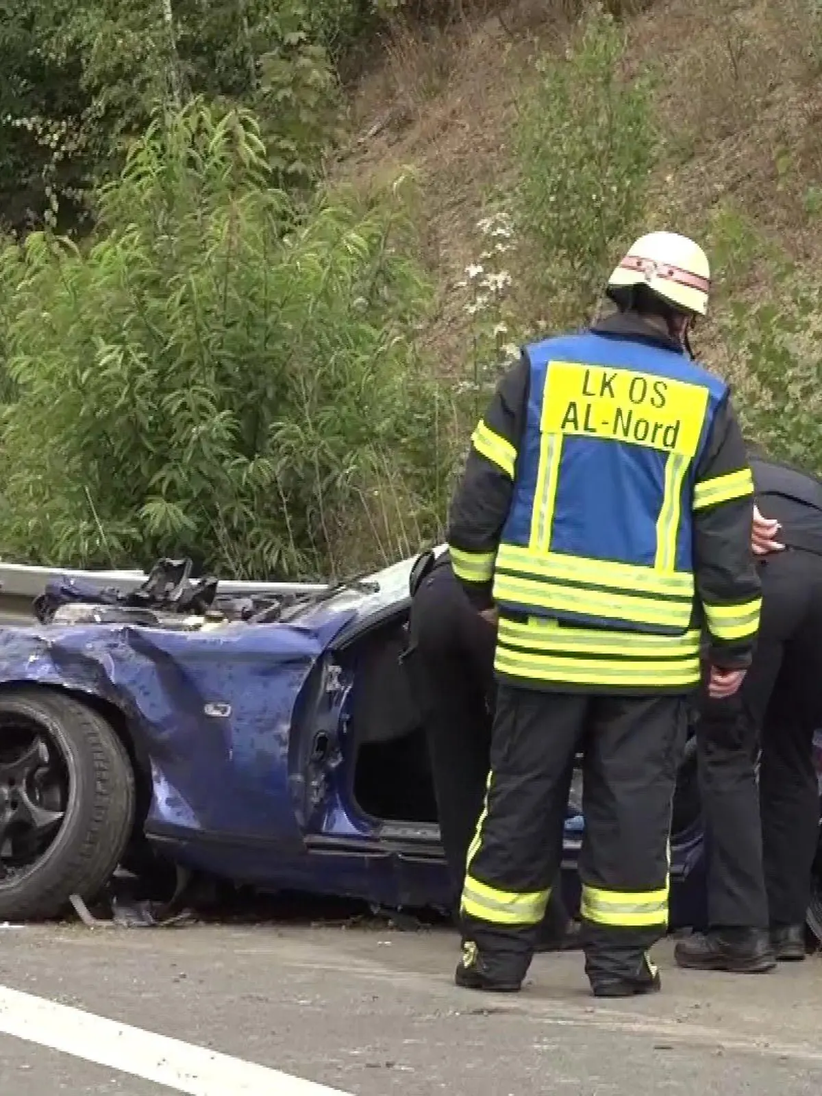 Bei dem Unfall wird das Cabrio vollkommen zerstört.