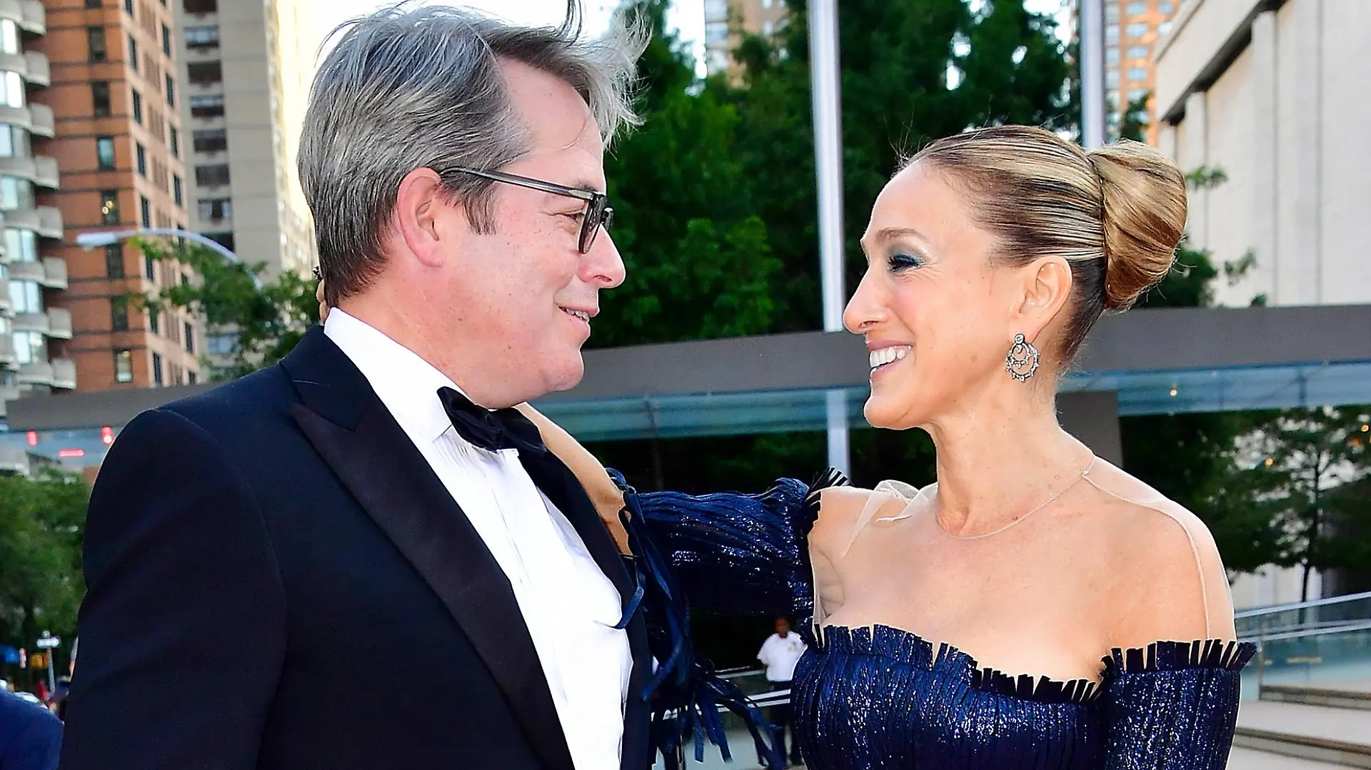NEW YORK, NY - SEPTEMBER 28: Matthew Broderick and Sarah Jessica Parker arrive to the New York City Ballet's 2017 Fall Fashion Gala at David H. Koch Theater at Lincoln Center on September 28, 2017 in New York City. (Photo by James Devaney/GC Images)