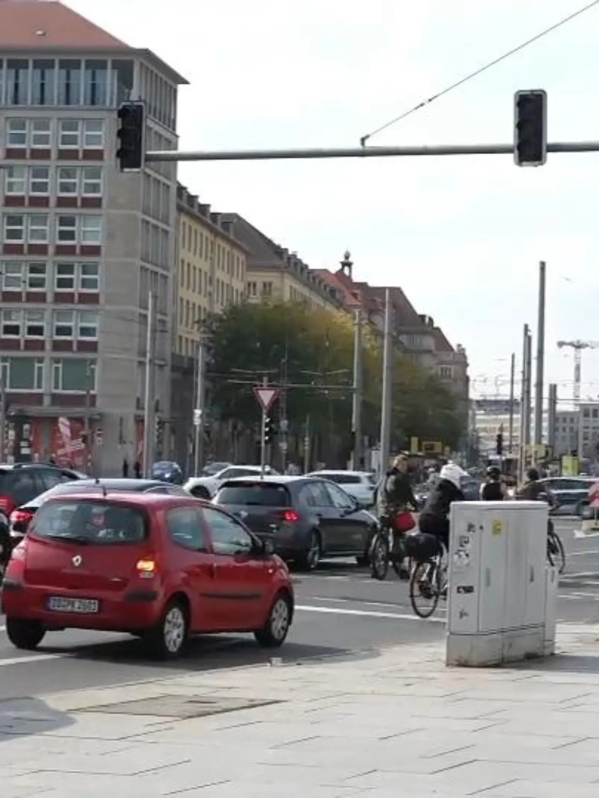 Bild zu: "Ampeln aus - Menschen im Lift gefangen"