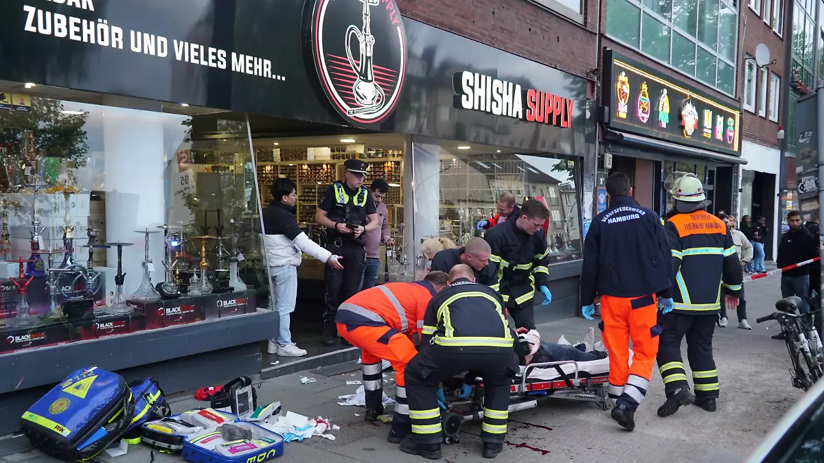 Zwei Verletzte: Messerstecherei vor einem Shisha Supply Laden in der Wandsbeker Marktstrasse 

/ 200523