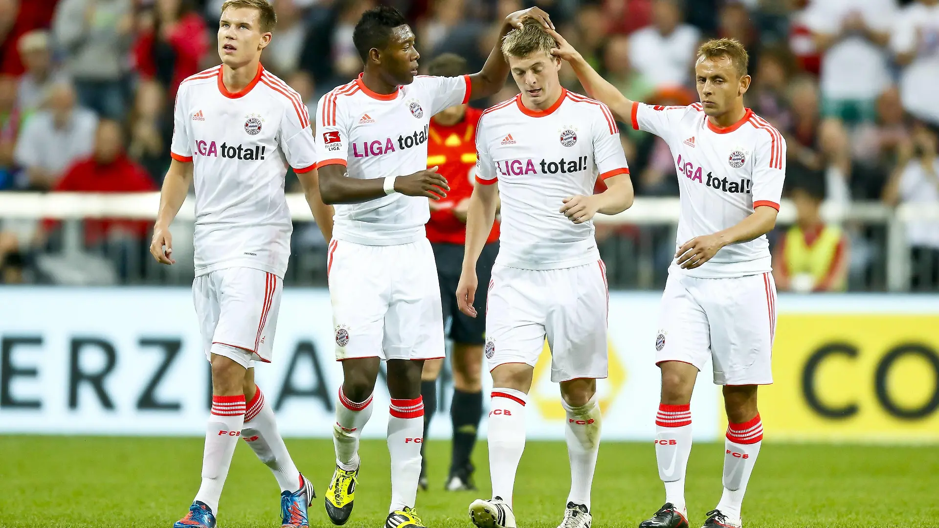 Bildnummer: 10641823 Datum: 22.05.2012 Copyright: imago/ActionPictures
Toni KROOS (FCB Nr.39) jubelt nach dem Tor zum 1-0, Holger Badstuber (FCB 28) , David ALABA ( Bayern 27 ), RAFINHA (FCB Nr.13) Jubel, Freude, Emotionen, Feiern, Lachen, jubelt, freuen, reisst die Arme hoch, ballt die Faust FC BAYERN MÜNCHEN - NIEDERLANDE ( 3- 2) Fussball Freundschaftsspiel, friendly match, München, am 22.05.2012 , Saison 2011/2012, Saison1112 , Liga01, 1.Liga, 1.Bundesliga, FCB, München, Holländer, The Netherlands, National Team ; Fussball Nationalteam FC Bayern München xcb x0x 2012 quer Saison 2011/2012 Saison1112 Liga01 1.Liga 1.Bundesliga Nationalmannschaft holländisches Nationalteam netherland national team Fussball Deutschland Bundesliga Herren Männer Heimtrikot Auswärtstrikot schwarz weiss SP
Image number 10641823 date 22 05 2012 Copyright imago ActionPictures Toni Kroos FCB No 39 cheering After the goal to 1 0 Holger Badstuber FCB 28 David Alaba Bavaria 27 Rafinha FCB No 13 cheering happiness Emotions celebrate Laughing cheering Look forward tears The Arms vertical ballt The fist FC Bavaria Munich Netherlands 3 2 Football Friendly match Friendly Match Munich at 22 05 2012 Season 2011 2012 Saison1112 Liga01 1 League 1 Bundesliga FCB Munich Dutchman The Netherlands National team Football National team FC Bavaria Munich x0x 2012 horizontal Season 2011 2012 Saison1112 Liga01 1 League 1 Bundesliga national team Dutch National team Netherland National team Football Germany Bundesliga men Men Home jersey Away jersey Black White SP