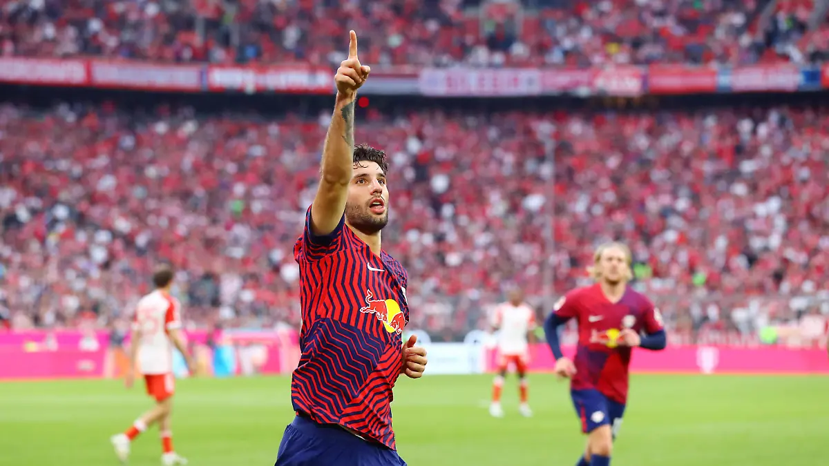 Bayern Muenchen - RB Leipzig / Bundesliga München, 20.05.2023, Allianz Arena, Fußball Bundesliga, Spieltag 33 , FC Bayern Muenchen vs. RB Leipzig 1:3 1:0 , Tor für Leipzig zum 1:3. Im Bild: Torjubel. Torschütze Dominik Szoboszlai 17, RB Leipzig nach dem verwandelten Elfmeter , Fotos: PICTURE POINT / Roger Petzsche ,Ê Nur für journalistische Zwecke. Only for editorial use DFL regulations prohibit any use of photographs as image sequences and/or quasi-video. ,Ê Veröffentlichung ist honorarpflichtig, zzgl. MwSt. ,Ê IBAN: DE46 8609 5604 0307 2390 00 , *** Bayern Muenchen RB Leipzig Bundesliga Munich, 20 05 2023, Allianz Arena, Football Bundesliga, Matchday 33 , FC Bayern Muenchen vs RB Leipzig 1 3 1 0 , Goal for Leipzig to 1 3 In the picture goal celebration scorer Dominik Szoboszlai 17, RB Leipzig after the converted penalty , Photos PICTURE POINT Roger Petzsche ,Ê Only for journalistic use Only for editorial use DFL regulations prohibit any use of photographs as image sequences and or quasi video ,Ê Publication is subject to a fee, plus VAT ,Ê IBAN DE46 8609 5604 0307 2390 00 , Picture Point