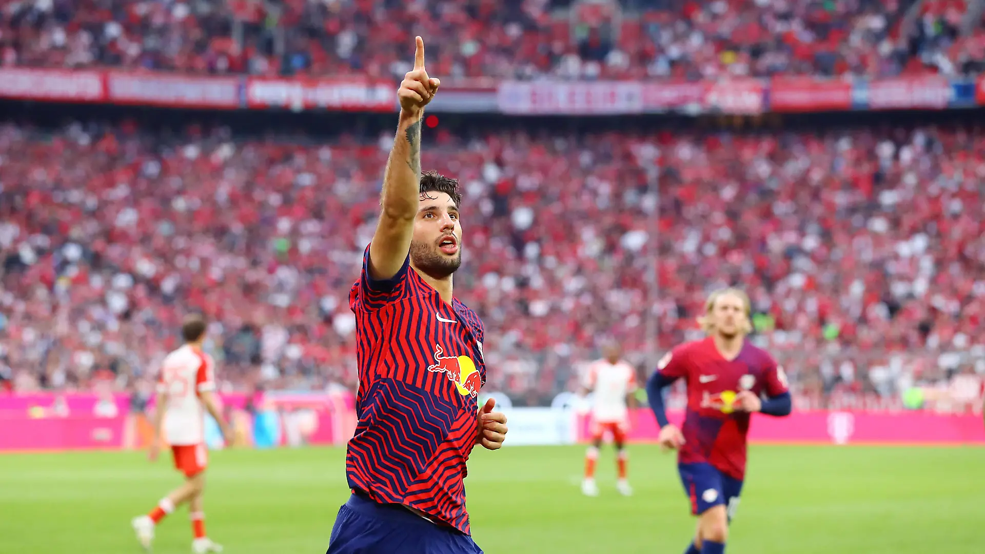 Bayern Muenchen - RB Leipzig / Bundesliga München, 20.05.2023, Allianz Arena, Fußball Bundesliga, Spieltag 33 , FC Bayern Muenchen vs. RB Leipzig 1:3 1:0 , Tor für Leipzig zum 1:3. Im Bild: Torjubel. Torschütze Dominik Szoboszlai 17, RB Leipzig nach dem verwandelten Elfmeter , Fotos: PICTURE POINT / Roger Petzsche ,Ê Nur für journalistische Zwecke. Only for editorial use DFL regulations prohibit any use of photographs as image sequences and/or quasi-video. ,Ê Veröffentlichung ist honorarpflichtig, zzgl. MwSt. ,Ê IBAN: DE46 8609 5604 0307 2390 00 , *** Bayern Muenchen RB Leipzig Bundesliga Munich, 20 05 2023, Allianz Arena, Football Bundesliga, Matchday 33 , FC Bayern Muenchen vs RB Leipzig 1 3 1 0 , Goal for Leipzig to 1 3 In the picture goal celebration scorer Dominik Szoboszlai 17, RB Leipzig after the converted penalty , Photos PICTURE POINT Roger Petzsche ,Ê Only for journalistic use Only for editorial use DFL regulations prohibit any use of photographs as image sequences and or quasi video ,Ê Publication is subject to a fee, plus VAT ,Ê IBAN DE46 8609 5604 0307 2390 00 , Picture Point