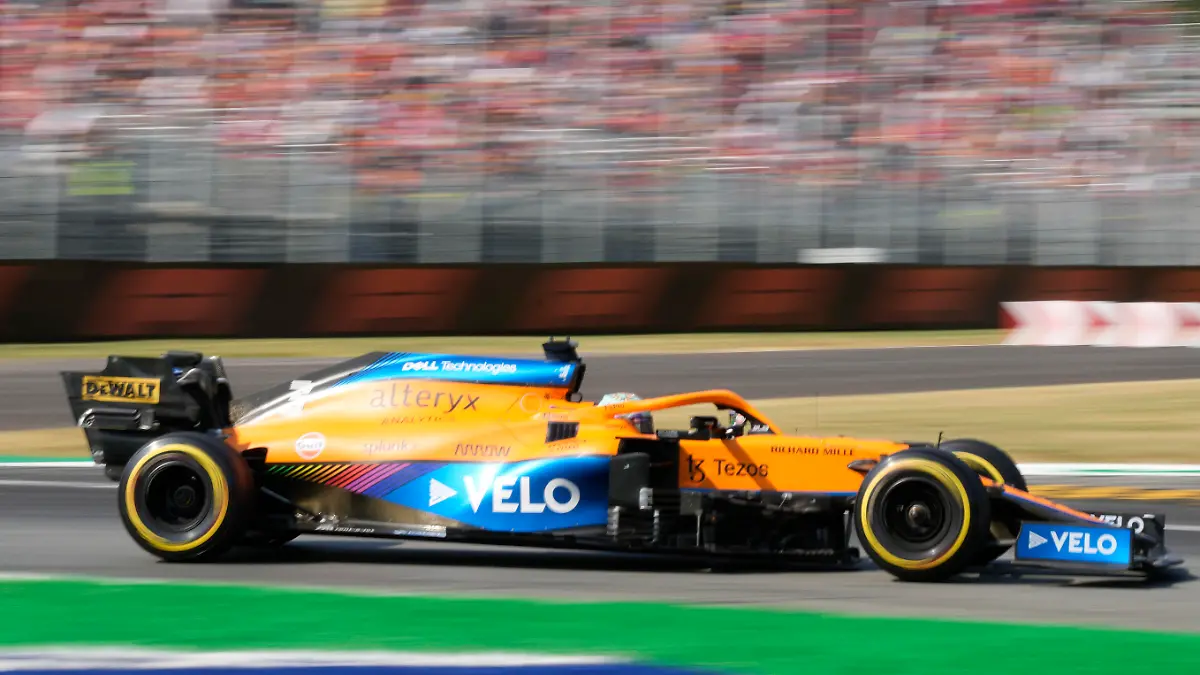 12.09.2021, Italien, Monza: Motorsport: Formel-1-Weltmeisterschaft, Grand Prix von Italien, Rennen: Daniel Ricciardo aus Australien vom Team McLaren in Aktion. Foto: Luca Bruno/AP/dpa +++ dpa-Bildfunk +++