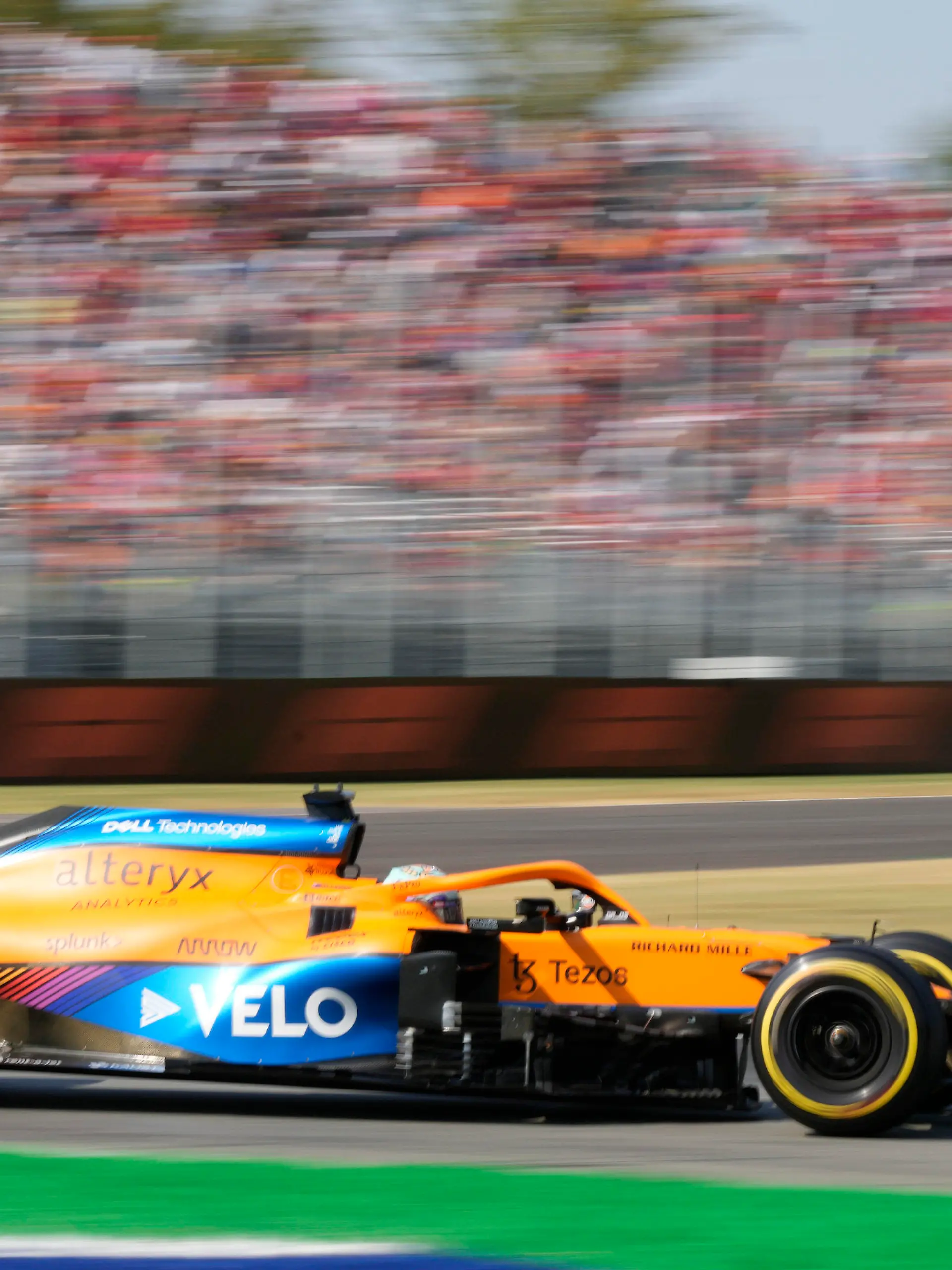 12.09.2021, Italien, Monza: Motorsport: Formel-1-Weltmeisterschaft, Grand Prix von Italien, Rennen: Daniel Ricciardo aus Australien vom Team McLaren in Aktion. Foto: Luca Bruno/AP/dpa +++ dpa-Bildfunk +++
