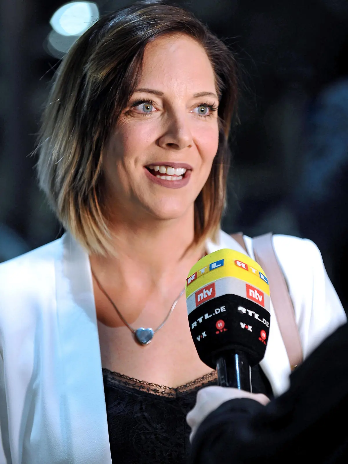  RTL - Dschungelcamp 2020. Daniela Danni Büchner anläßlich der Abreise der Kandidaten der RTL - Sendung Ich bin ein Star - holt mich hier raus zum Dschungel-Camp 2020 am 05.01.2020 auf dem Flughafen Frankfurt / Main. 20200105MWI13664 *** RTL Jungle Camp 2020 Daniela Danni Büchner on the occasion of the departure of the candidates of the RTL show Ich bin ein Star holt mich hier rausholt mich zum Jungle Camp 2020 on 05 01 2020 at Frankfurt Main Airport 20200105MWI13664
