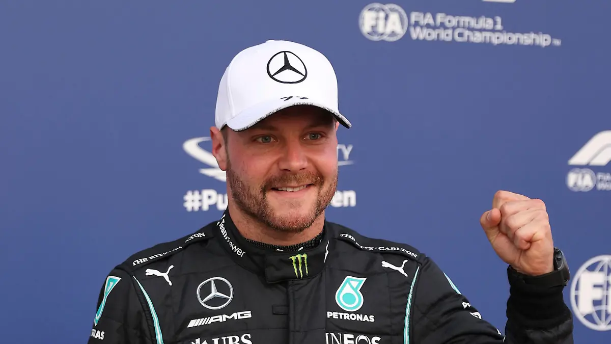 10.09.2021, Italien, Monza: Motorsport: Formel-1-Weltmeisterschaft, vor dem Grand Prix von Italien, Qualifying: Valtteri Bottas aus Finnland vom Team Mercedes reagiert, nachdem er die schnellste Zeit im Qualifying gefahren ist. Das Rennen um den Großen Preis von Italien findet am 12.09.2021 statt. Foto: Lars Baron/POOL GETTY/AP/dpa +++ dpa-Bildfunk +++