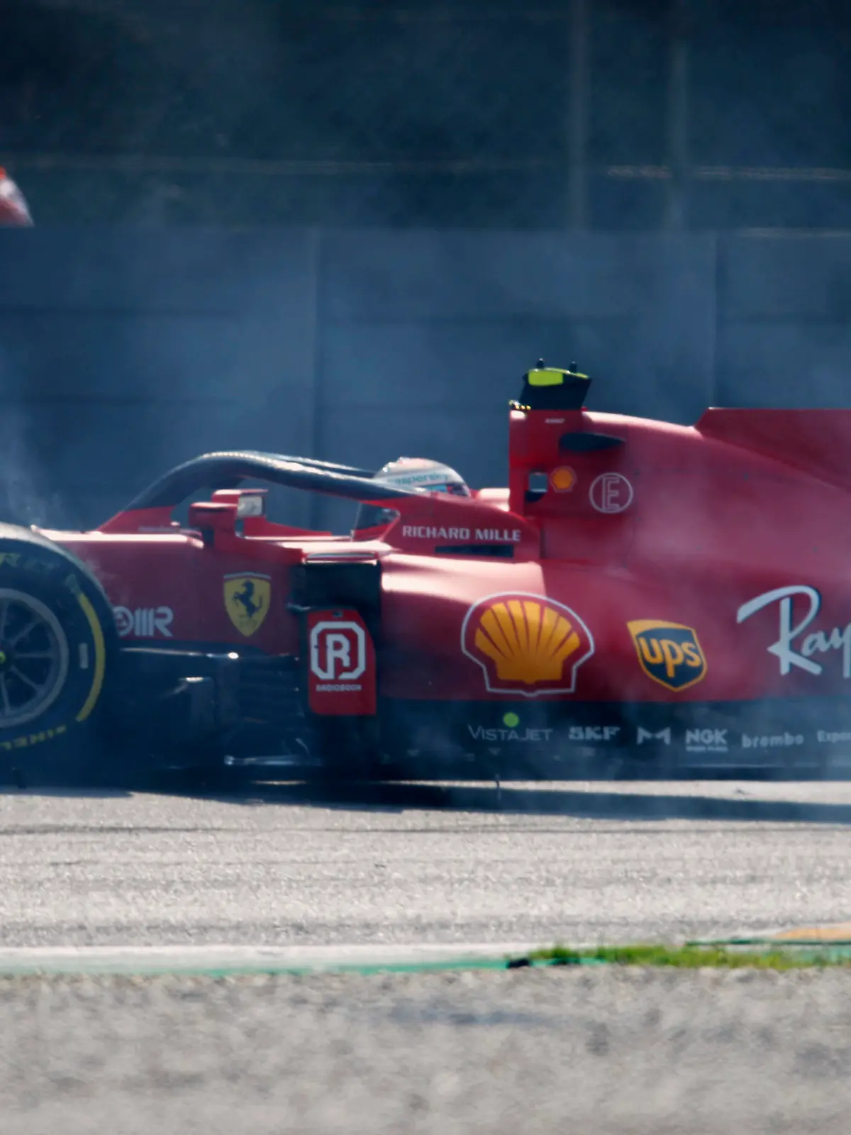 Formula 1 2021: Italian GP AUTODROMO NAZIONALE MONZA, ITALY - SEPTEMBER 11: Carlos Sainz, Ferrari SF21, crashes and causes a red flag during the Italian GP at Autodromo Nazionale Monza on Saturday September 11, 2021 in Monza, Italy. Photo by Zak Mauger / LAT Images Images PUBLICATIONxINxGERxSUIxAUTxHUNxONLY GP2114_102648_54I1867 