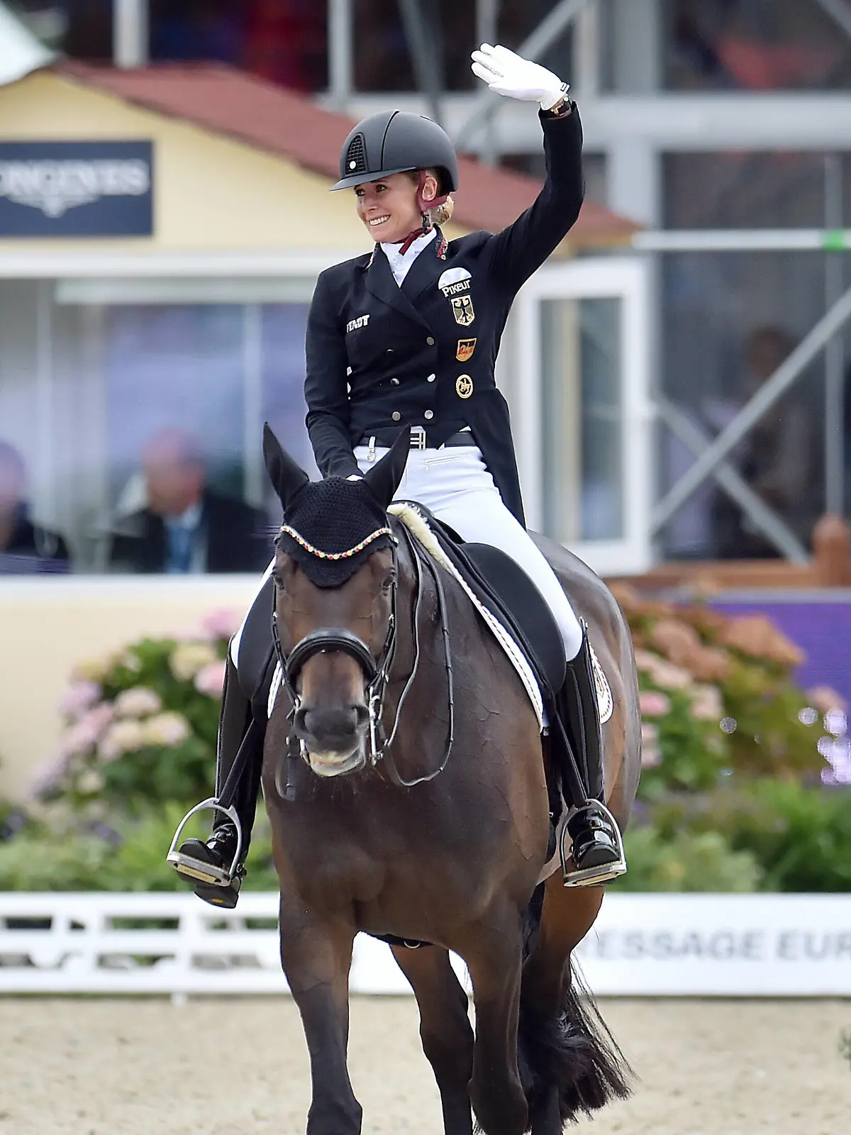 FEI Dressage European Championship, EM, Europameisterschaft Hagen 2021 am 11.09.2021 auf dem Hof Kasselamnn in Hagen a.T.W. Jessica von Bredow-Werndl GER jubelt nach dem Grand Prix Freestyle Individual Competition *** FEI Dressage European Championship Hagen 2021 on 11 09 2021 at Hof Kasselamnn in Hagen a T W Jessica von Bredow Werndl GER cheers after the Grand Prix Freestyle Individual Competition MT 