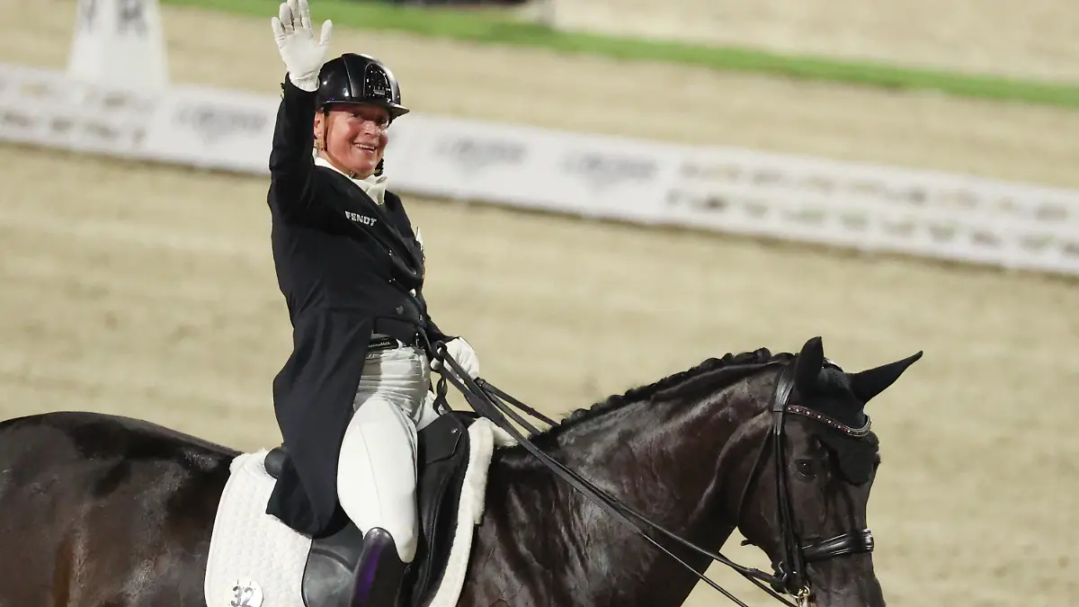 09.09.2021, Niedersachsen, Hagen A.T.W.: Pferdesport: Europameisterschaft, Dressur. Dressurreiterin Isabell Werth (Deutschland) reitet auf Weihegold Old. Foto: Friso Gentsch/dpa +++ dpa-Bildfunk +++
