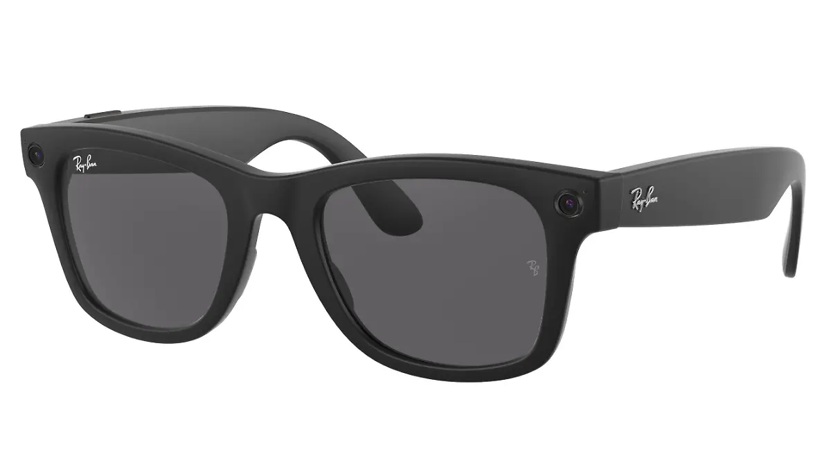 HANDOUT - 09.09.2021, ---, --: Eine smarte Brille von Facebook und Ray-Ban (undatiertes Bild). Facebook hat am Donnerstag (09.09.2021) eine smarte Brille vorgestellt, mit der man Fotos und Videos aufnehmen kann. Mit der «Ray-Ban Stories» könne man auch Anrufe entgegennehmen oder Podcasts hören, da in den Brillenbügeln zwei Lautsprecher eingebaut seien, kündigte Facebook-Gründer Zuckerberg an. Foto: -/Facebook/dpa - ACHTUNG: Nur zur redaktionellen Verwendung und nur mit vollständiger Nennung des vorstehenden Credits +++ dpa-Bildfunk +++