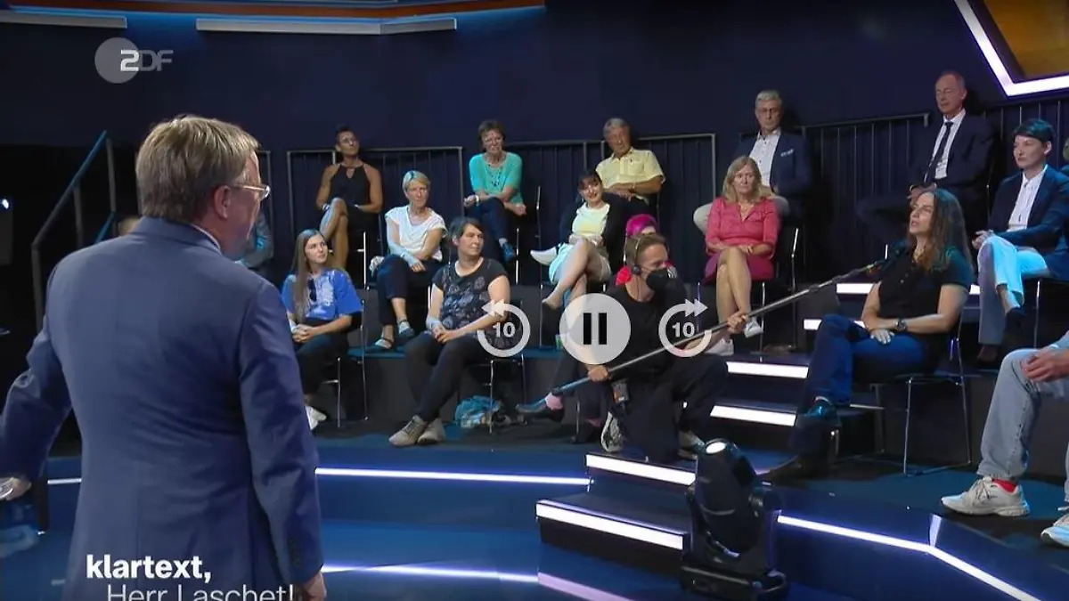 Christina Klitzsch-Eulenberg befragt Armin Laschet in der ZDF-Sendung "Klartext"