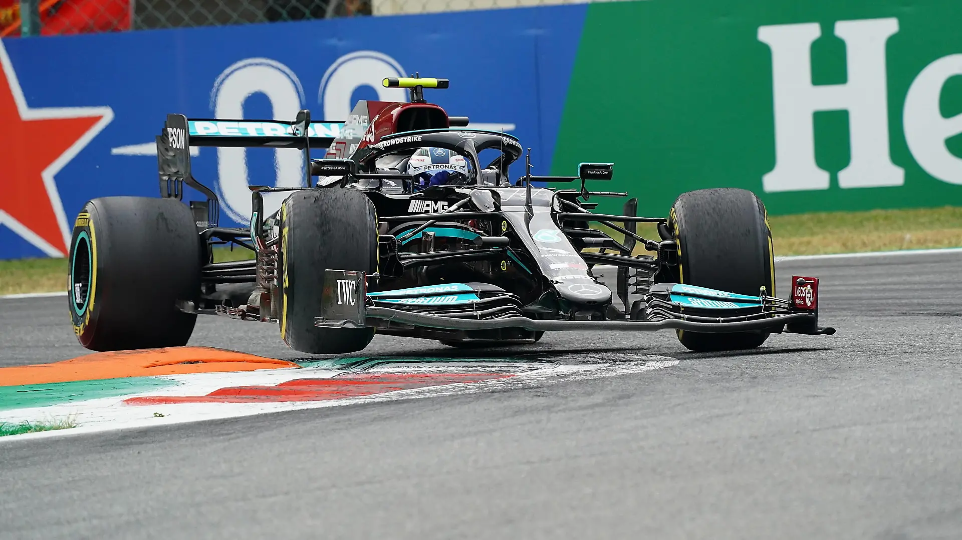 FORMULA 1 HEINEKEN GRAN PREMIO D ITALIA 2021 / 10.09.2021, Autodromo Nazionale di Monza, Monza, FORMULA 1 HEINEKEN GRAN PREMIO D ITALIA 2021 ,im Bild Valtteri Bottas FIN 77, Mercedes-AMG Petronas Formula One Team *** FORMULA 1 HEINEKEN GRAN PREMIO D ITALIA 2021 10 09 2021, Autodromo Nazionale di Monza, Monza, FORMULA 1 HEINEKEN GRAN PREMIO D ITALIA 2021 ,in the picture Valtteri Bottas FIN 77 , Mercedes AMG Petronas Formula One Team nordphotoxGmbHx/xBratic nph00250