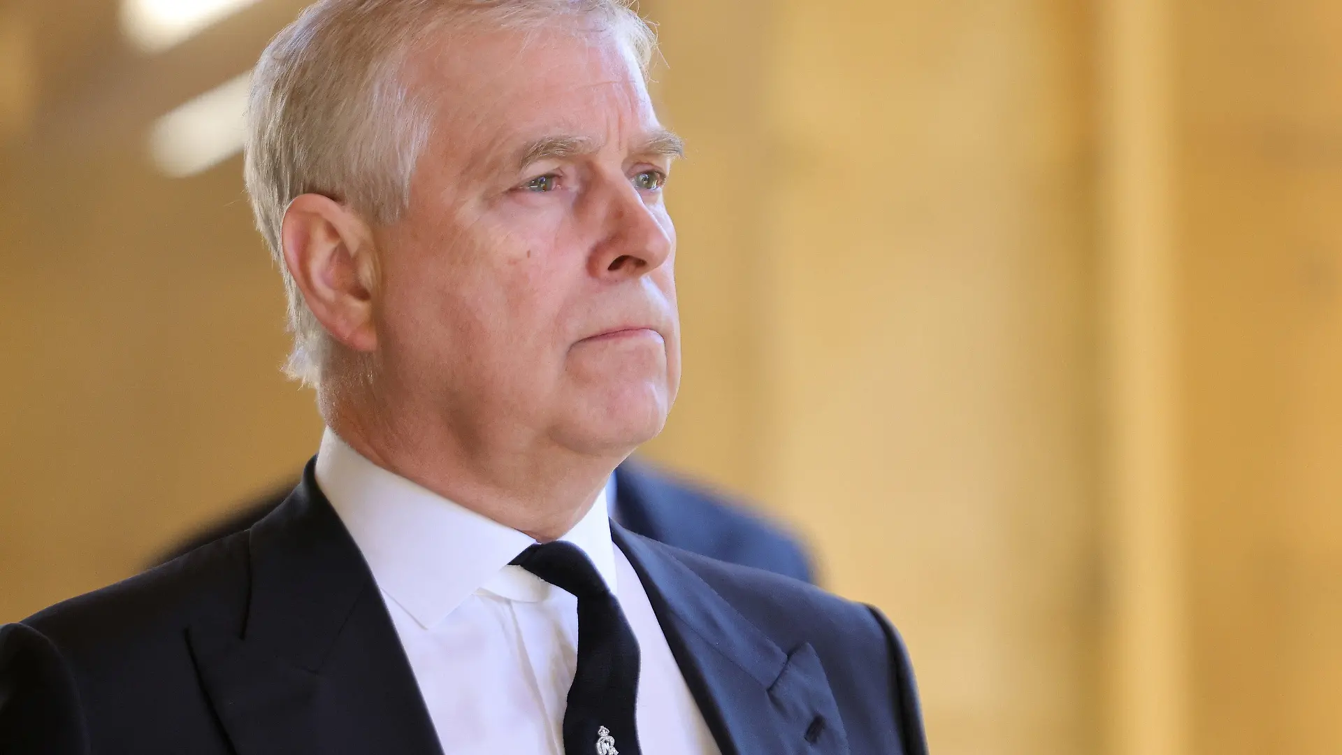 ARCHIV - 17.04.2021, Großbritannien, Windsor: Prinz Andrew, Herzog von York, vor der Beisetzung von Prinz Philip auf Schloss Windsor. Eine Frau, die dem britischen Prinz Andrew (61) vorwirft, sie als Minderjährige missbraucht zu haben, hat nach US-Medienberichten bei einem Gericht in New York Klage eingereicht. Mit der Klage werfe Virginia Giuffre dem zweitältesten Sohn von Königin Elizabeth II. sexuellen Missbrauch einer Minderjährigen vor und verlange Schadenersatz. Foto: Chris Jackson/PA Wire/dpa +++ dpa-Bildfunk +++
