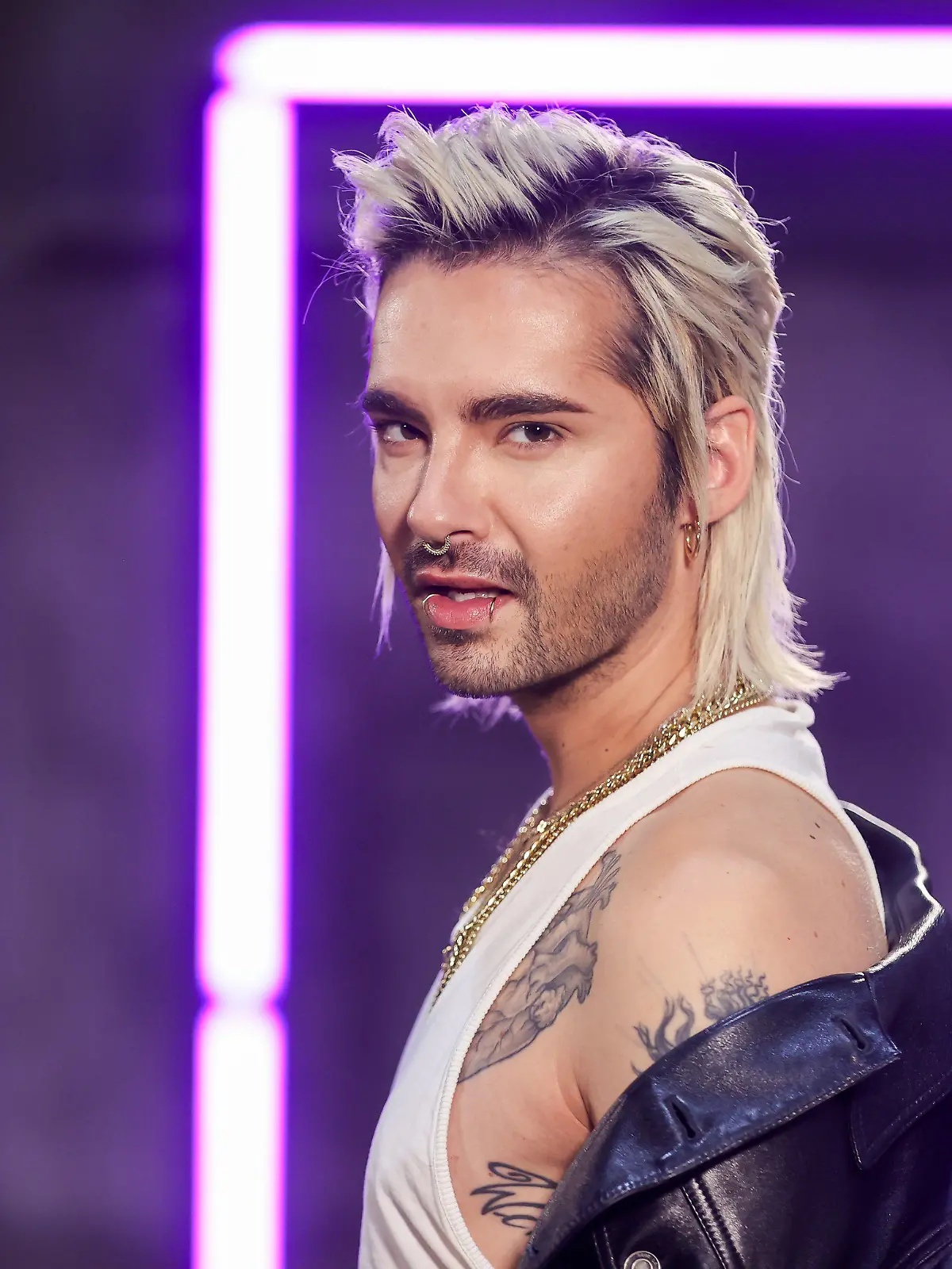 20.05.2021, Sachsen, Leipzig: Musiker Bill Kaulitz kommt zur Verleihung der "About You"-Awards. In den Kategorien Style, Sports, Business, Empowerment und Digital Art werden die Social-Media-Persönlichkeiten des Jahres geehrt. Foto: Jan Woitas/dpa-Zentralbild/dpa +++ dpa-Bildfunk +++