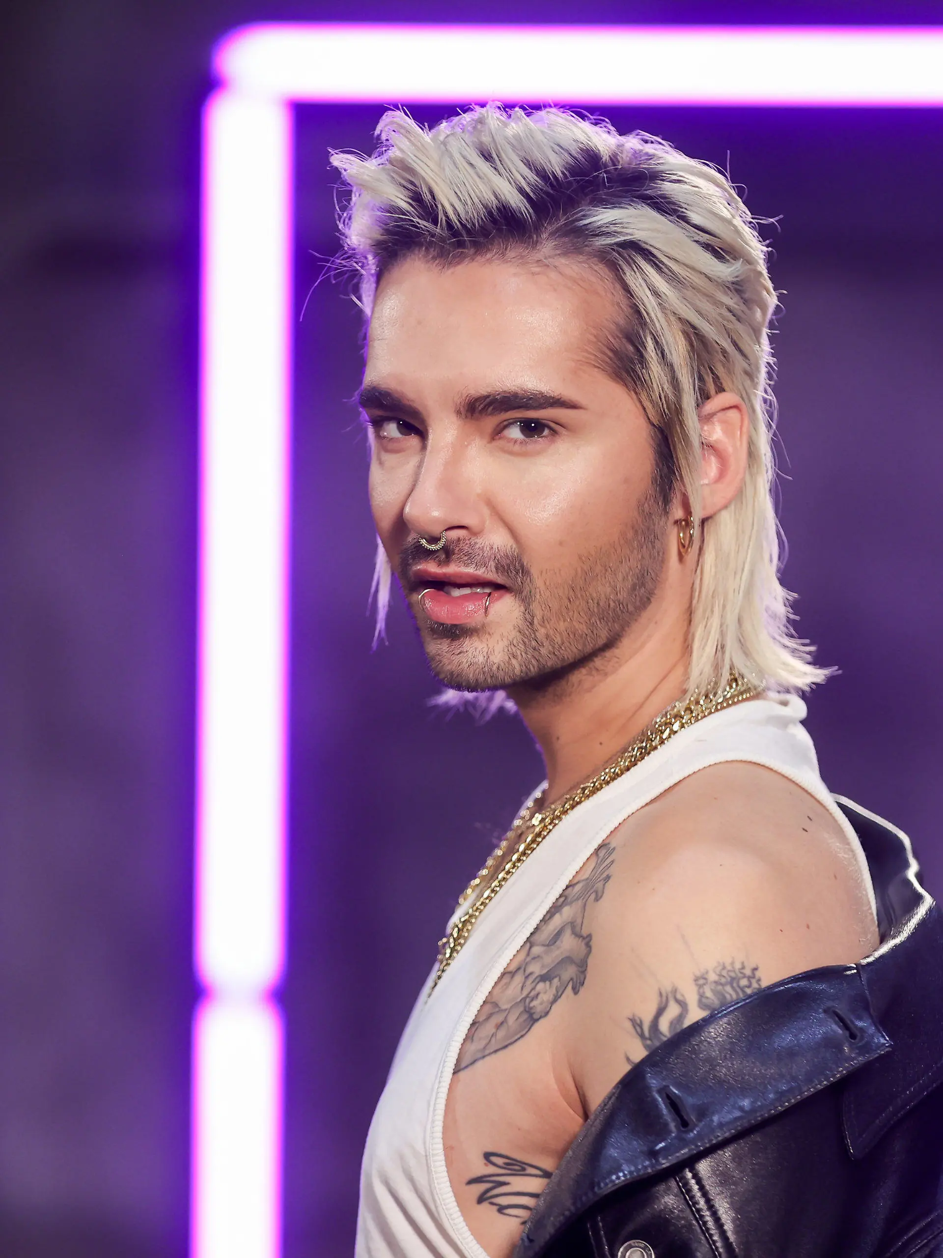 20.05.2021, Sachsen, Leipzig: Musiker Bill Kaulitz kommt zur Verleihung der "About You"-Awards. In den Kategorien Style, Sports, Business, Empowerment und Digital Art werden die Social-Media-Persönlichkeiten des Jahres geehrt. Foto: Jan Woitas/dpa-Zentralbild/dpa +++ dpa-Bildfunk +++