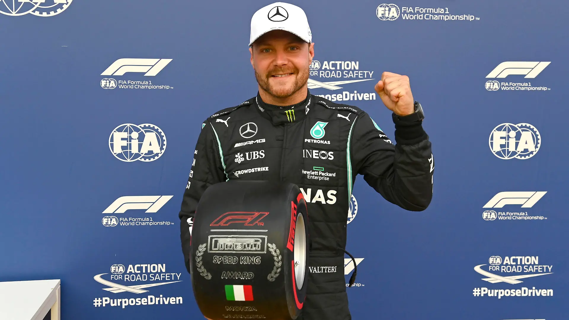 Formula 1 2021: Italian GP AUTODROMO NAZIONALE MONZA, ITALY - SEPTEMBER 10: Pole man Valtteri Bottas, Mercedes, with the Pirelli Pole Position Award during the Italian GP at Autodromo Nazionale Monza on Friday September 10, 2021 in Monza, Italy. Photo by Mark Sutton / Sutton Images Images PUBLICATIONxINxGERxSUIxAUTxHUNxONLY GP2114_170942_MS27211
