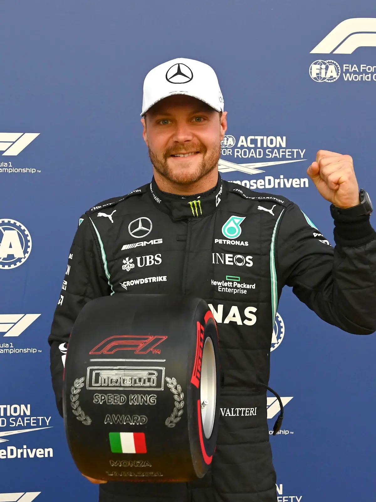 Formula 1 2021: Italian GP AUTODROMO NAZIONALE MONZA, ITALY - SEPTEMBER 10: Pole man Valtteri Bottas, Mercedes, with the Pirelli Pole Position Award during the Italian GP at Autodromo Nazionale Monza on Friday September 10, 2021 in Monza, Italy. Photo by Mark Sutton / Sutton Images Images PUBLICATIONxINxGERxSUIxAUTxHUNxONLY GP2114_170942_MS27211 