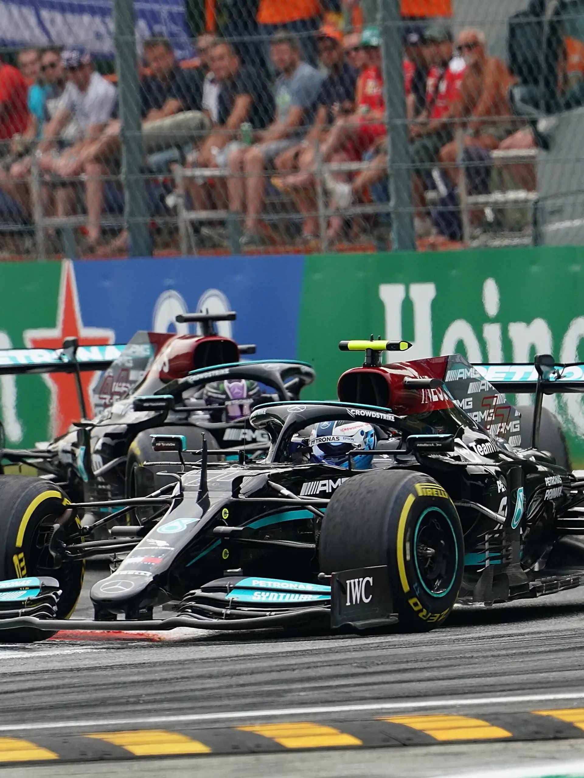  FORMULA 1 HEINEKEN GRAN PREMIO D ITALIA 2021 / 10.09.2021, Autodromo Nazionale di Monza, Monza, FORMULA 1 HEINEKEN GRAN PREMIO D ITALIA 2021 ,im Bild Valtteri Bottas FIN 77, Mercedes-AMG Petronas Formula One Team, Lewis Hamilton GBR 44, Mercedes-AMG Petronas Formula One Team *** FORMULA 1 HEINEKEN GRAN PREMIO D ITALIA 2021 10 09 2021, Autodromo Nazionale di Monza, Monza, FORMULA 1 HEINEKEN GRAN PREMIO D ITALIA 2021 ,in picture Valtteri Bottas FIN 77 , Mercedes AMG Petronas Formula One Team, Lewis Hamilton GBR 44 , Mercedes AMG Petronas Formula One Team nordphotoxGmbHx/xBratic nph00250