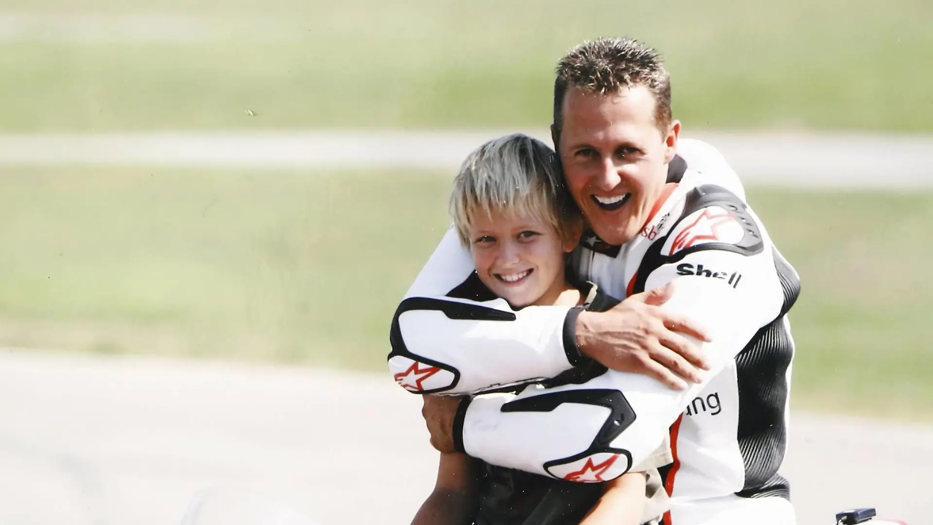 Michael und Mick Schumacher auf seiner Honda Maschine Oschersleben Deutschland *** Michael and Mick Schumacher on their Honda machine Oschersleben Germany