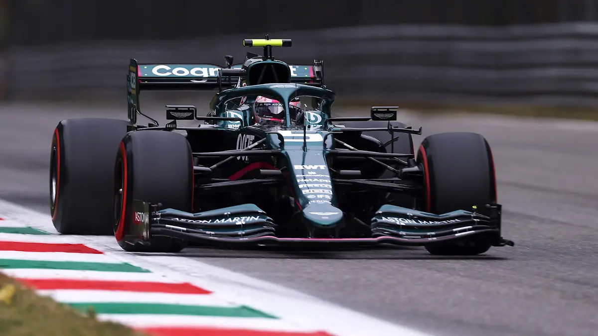 MONZA, ITALY - SEPTEMBER 10: Sebastian Vettel of Germany driving the (5) Aston Martin AMR21 Mercedes during qualifying ahead of the F1 Grand Prix of Italy at Autodromo di Monza on September 10, 2021 in Monza, Italy. (Photo by Lars Baron/Getty Images)