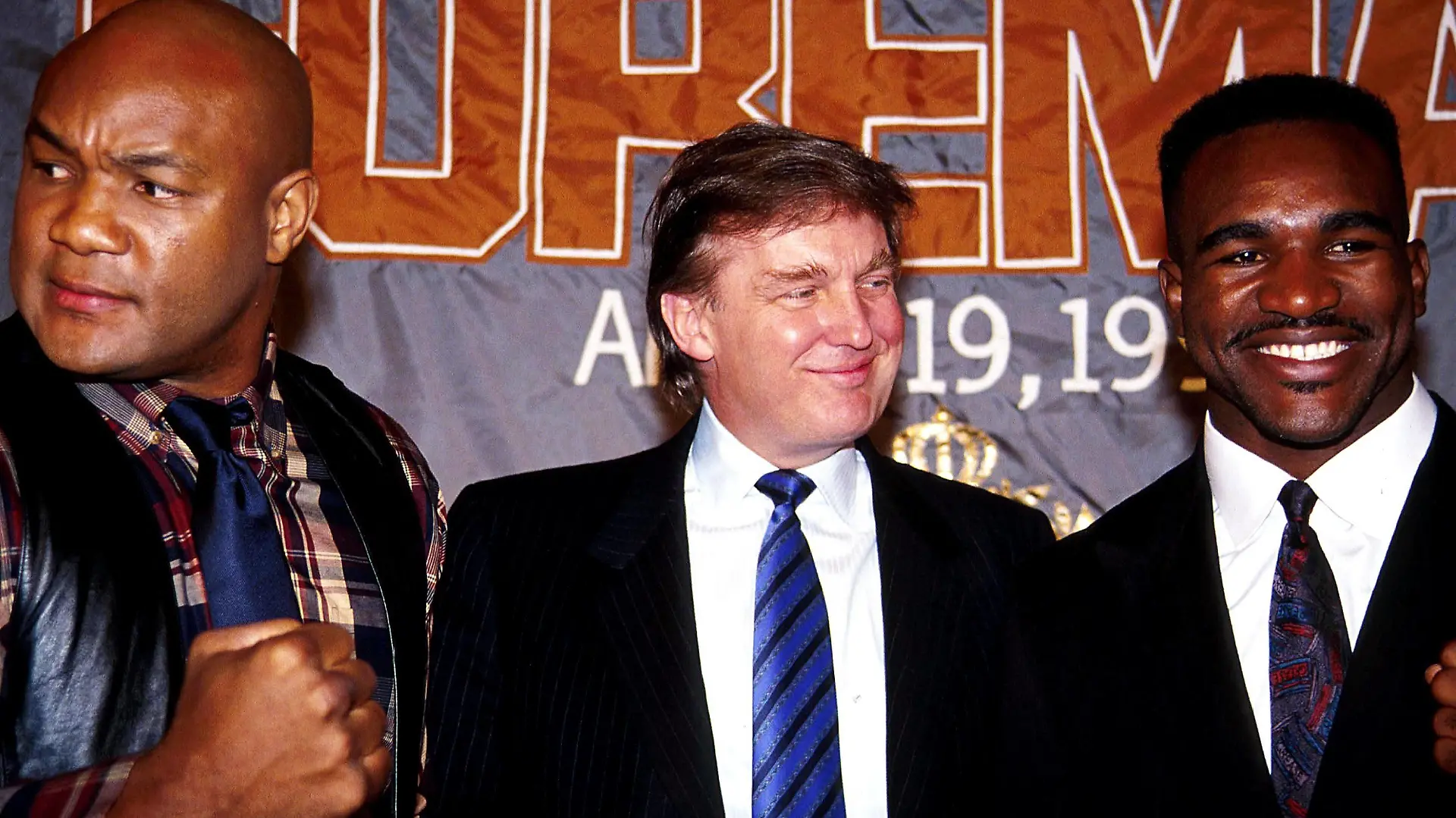 Jan. 1, 2011 - L0812 SD1120.GEORGE FOREMAN,DONALD TRUMP, .AND EVANDER HOLYFIELD press conference PK Pressekonferenz AT THE GRAND HYAT. JOHN BARRETT/ 1990 FILE PUBLICATIONxINxGERxSUIxAUTxONLY - ZUMAg49_
Jan 1 2011 l0812 George Foreman Donald Trump and Evander Holyfield Press Conference press conference Press conference AT The Grand John Barrett 1990 file PUBLICATIONxINxGERxSUIxAUTxONLY ZUMAg49_