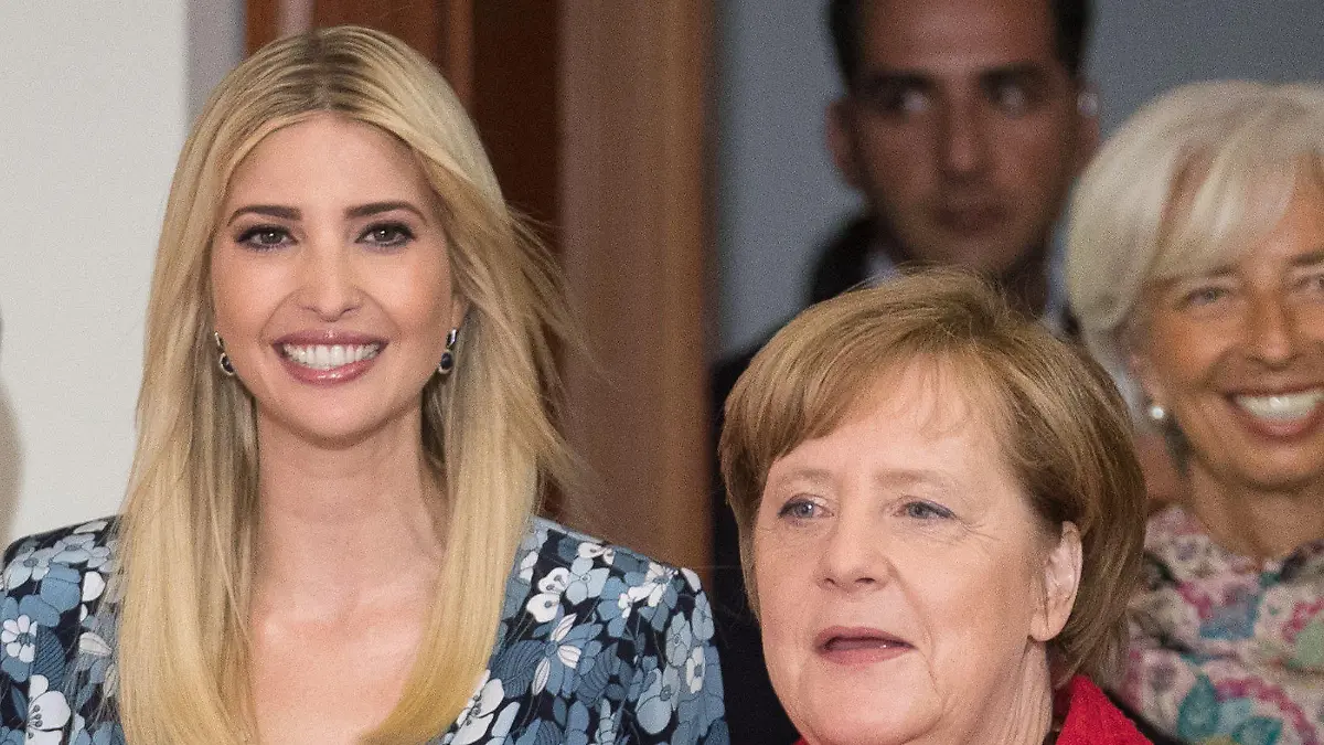 dpatopbilder - Ivanka Trump, die Tochter und Beraterin des US-Präsidenten (l) kommt neben Bundeskanzlerin Angela Merkel (CDU, M) und der niederländische Königin Maxima (r), sowie IWF-Chefin Christine Lagarde am 25.04.2017 in Berlin zum Woman 20 Dialogue Gipfel zur Stärkung von Frauen teil. Ziel der Veranstaltung im Rahmen der G20 Präsidentschaft Deutschlands ist es, Frauen in eine bessere wirtschaftliche Lage zu versetzen, ihnen mehr Chancen auf dem Arbeitsmarkt zu verschaffen sowie eine größere Beteiligung am Unternehmertum zu ermöglichen. Foto: Michael Kappeler/dpa +++(c) dpa - Bildfunk+++