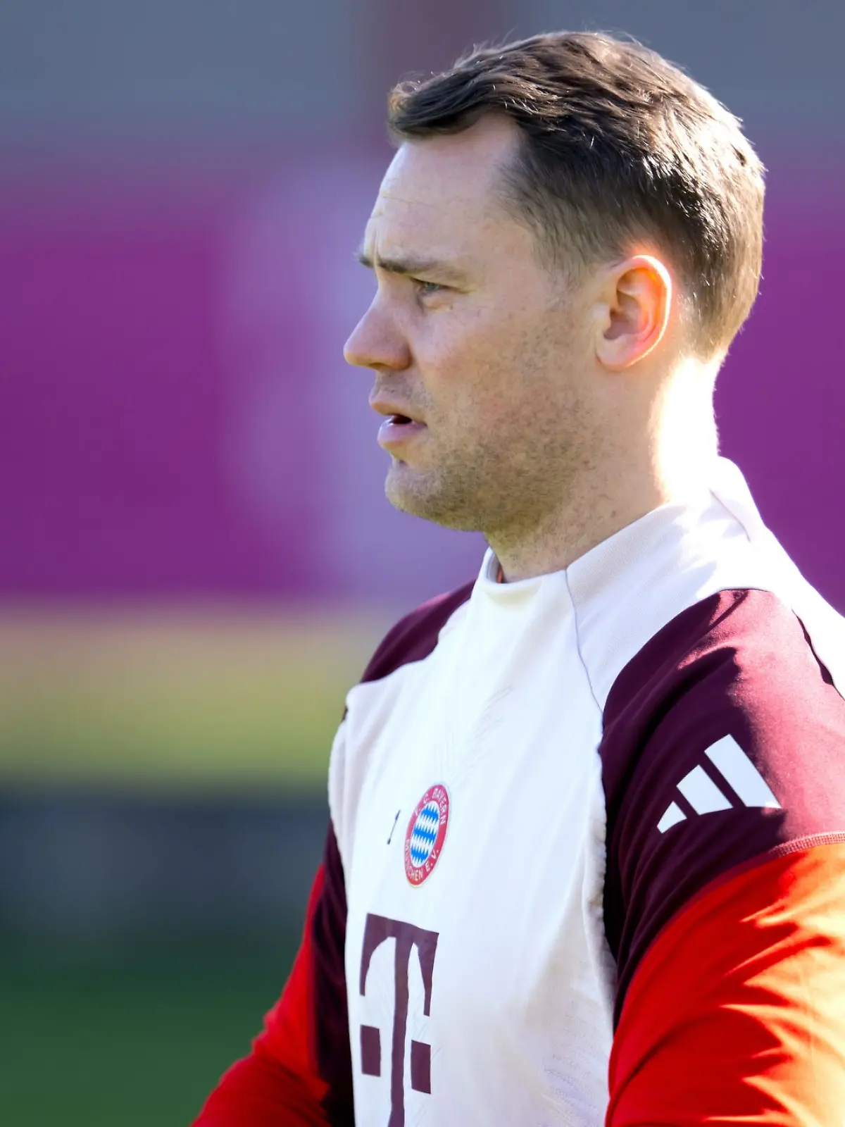 Bild zu: "So süß! Manuel Neuer mit Söhnchen Luca auf Eiersuche"
