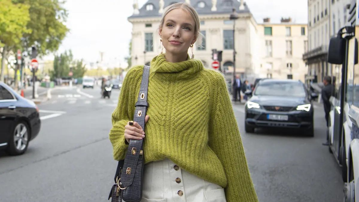 Leonie Hanne bei der Paris Fashion Week