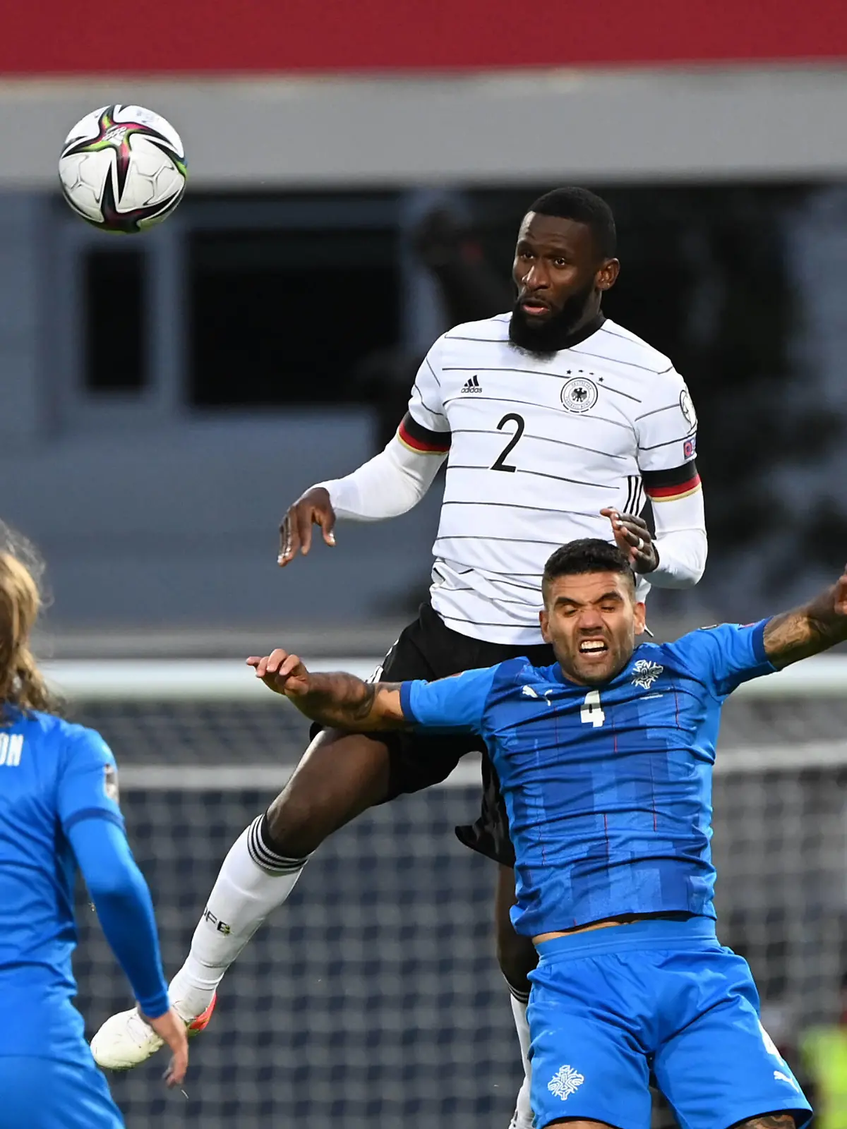  Fussball, Herren, Saison 2020/21, WM-Qualifikation Gruppe J, 6. Spieltag in Reykjavik, Island - Deutschland, v. l. Birkir Bjarnason Island, Antonio Rüdiger Deutschland, Victor Palsson Island, 08.09. 2021, *** Football, men, 2020 21 season, World Cup qualifying group J, matchday 6 in Reykjavik, Iceland Germany, v l Birkir Bjarnason Iceland , Antonio Rüdiger Germany , Victor Palsson Iceland , 08 09 2021, Copyright: xMatthiasxKochx