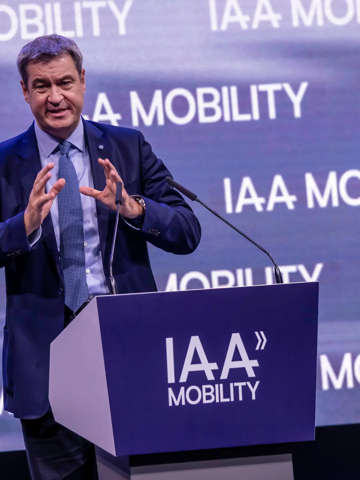 Bayerns Ministerpräsident Markus Söder. Offizielle Eröffnung der Messe IAA MOBILITY in München. Statt Autoshow hat sich die Messe zu einer ganzheitlichen Mobilitätsmesse gewandelt. // DEU, Deutschland, Bayern, München, Munich, 07.09.2021. *** Bavarias Minister President Markus Söder Official opening of the IAA MOBILITY trade fair in Munich Instead of a car show, the trade fair has changed into a holistic mobility trade fair DEU, Germany, Bavaria, Munich, Munich, 07 09 2021