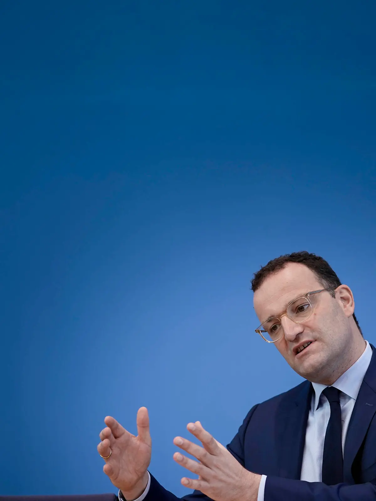 Bundespressekonferenz Impfkampagne gegen Corona Aktuell,08.09.2021,Berlin,Bundesgesundheitsminister Jens Spahn im Portrait mit besonderer Geste bei der Bundespressekonferenz zum Thema Impfkampagne gegen Corona Berlin Berlin Deutschland *** Federal Press Conference Vaccination campaign against Corona News,08 09 2021,Berlin,Federal Health Minister Jens Spahn in portrait with special gesture at the Federal Press Conference on the subject of vaccination campaign against Corona Berlin Berlin Germany 