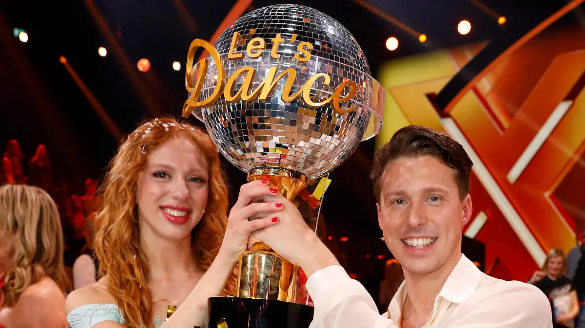 Anna Ermakova und Valentin Lusin beim Finale der 16. Staffel der RTL-Tanzshow Let s Dance im MMC Coloneum. Köln, 19.052023 *** Anna Ermakova and Valentin Lusin at the final of the 16 season of the RTL dance show Let s Dance at the MMC Coloneum Cologne, 19 052023 Foto:xR.xSchmiegeltx/xFuturexImage